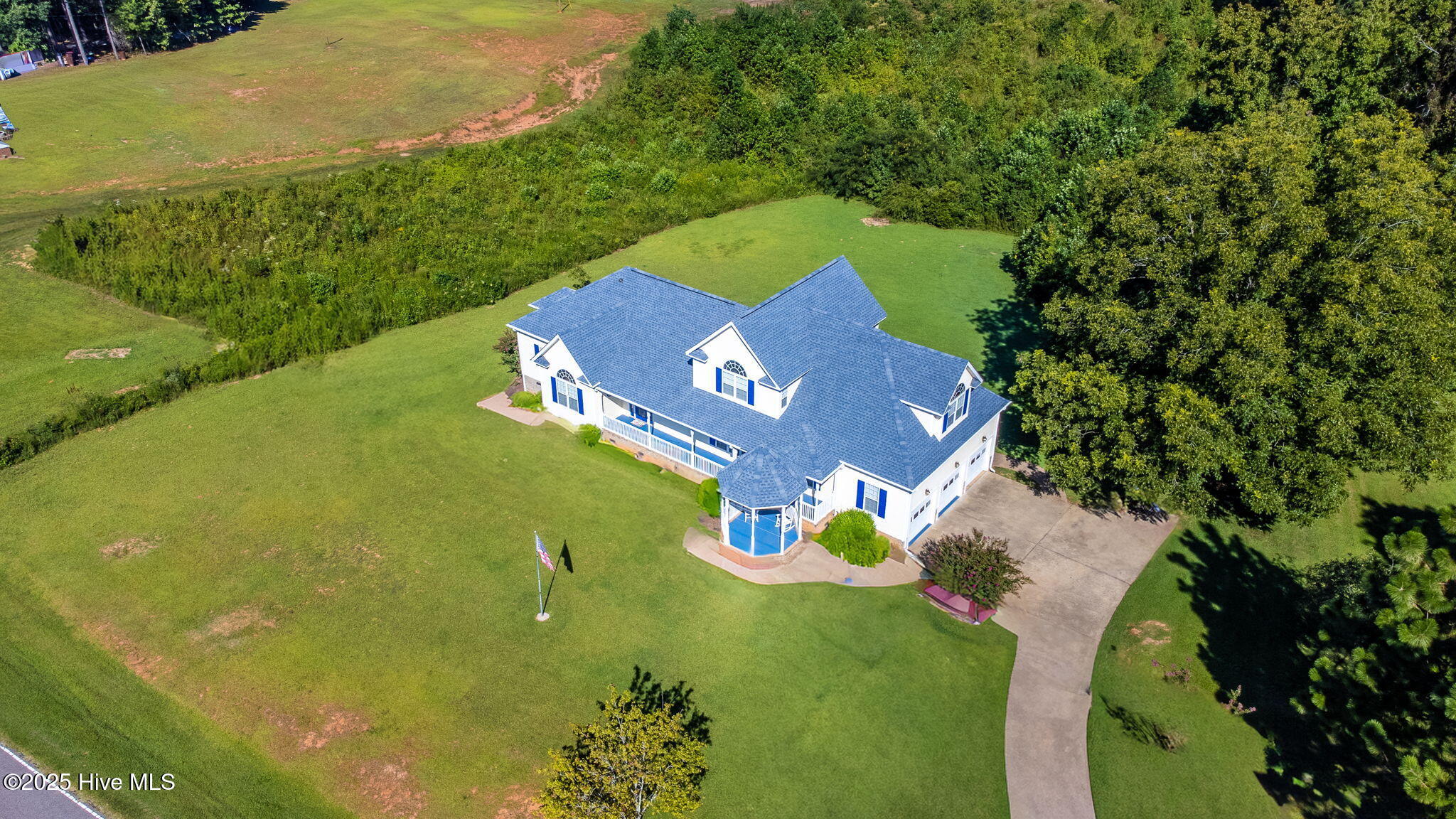 1083 Richardson Road — photo