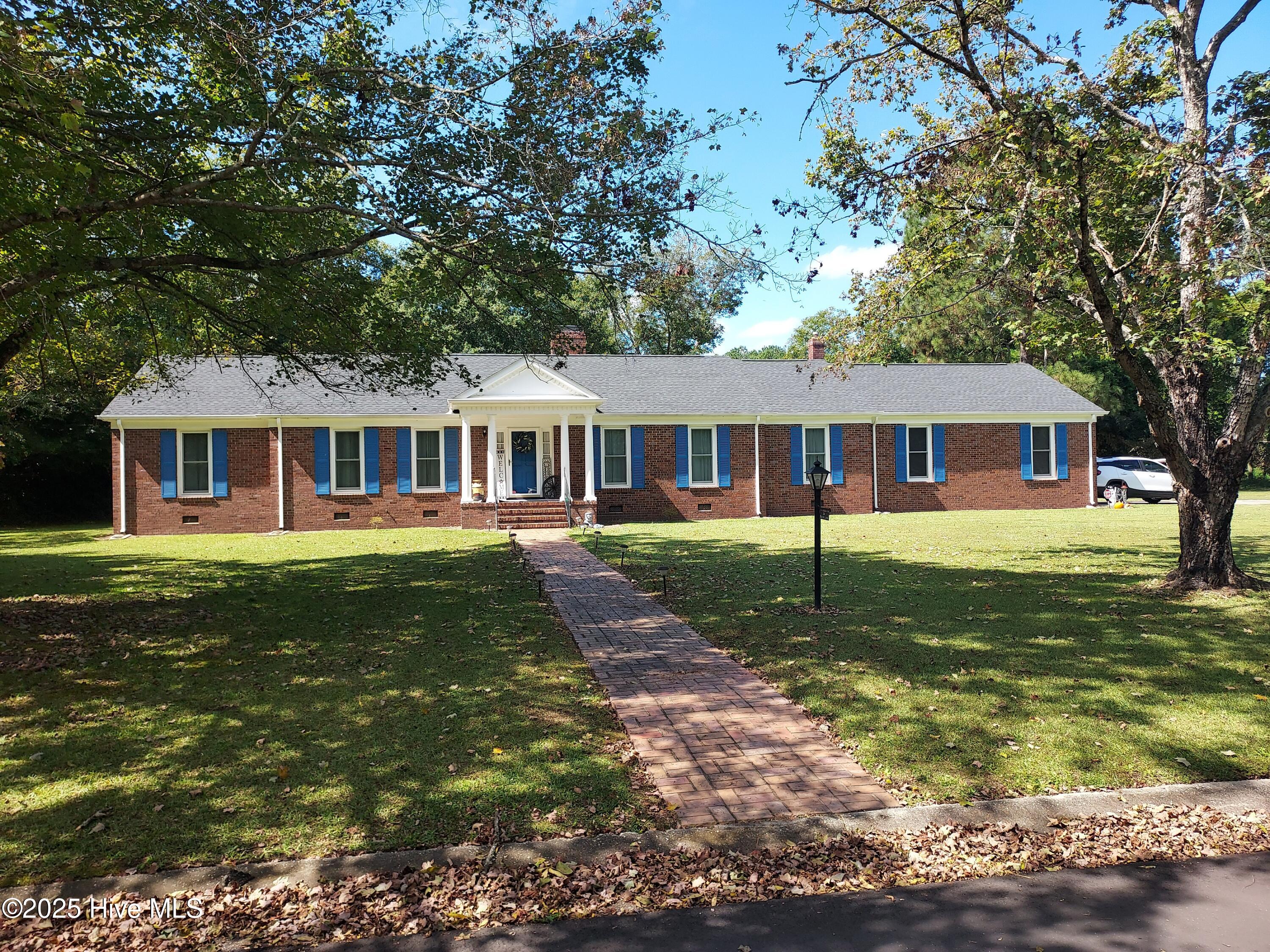 301 Pecan Lane — photo