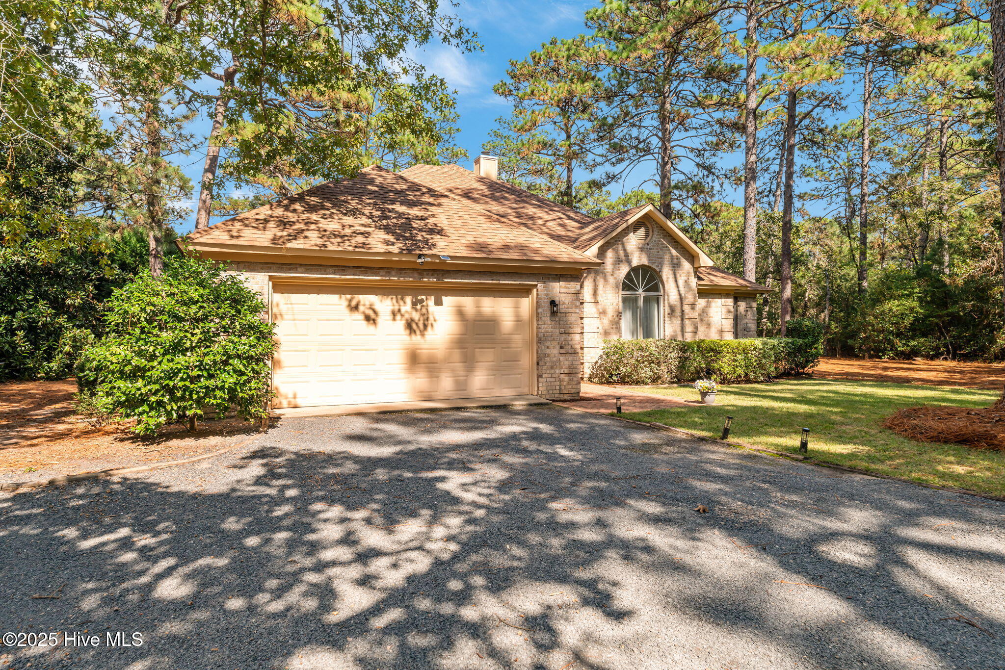 6 Montclair Court — photo