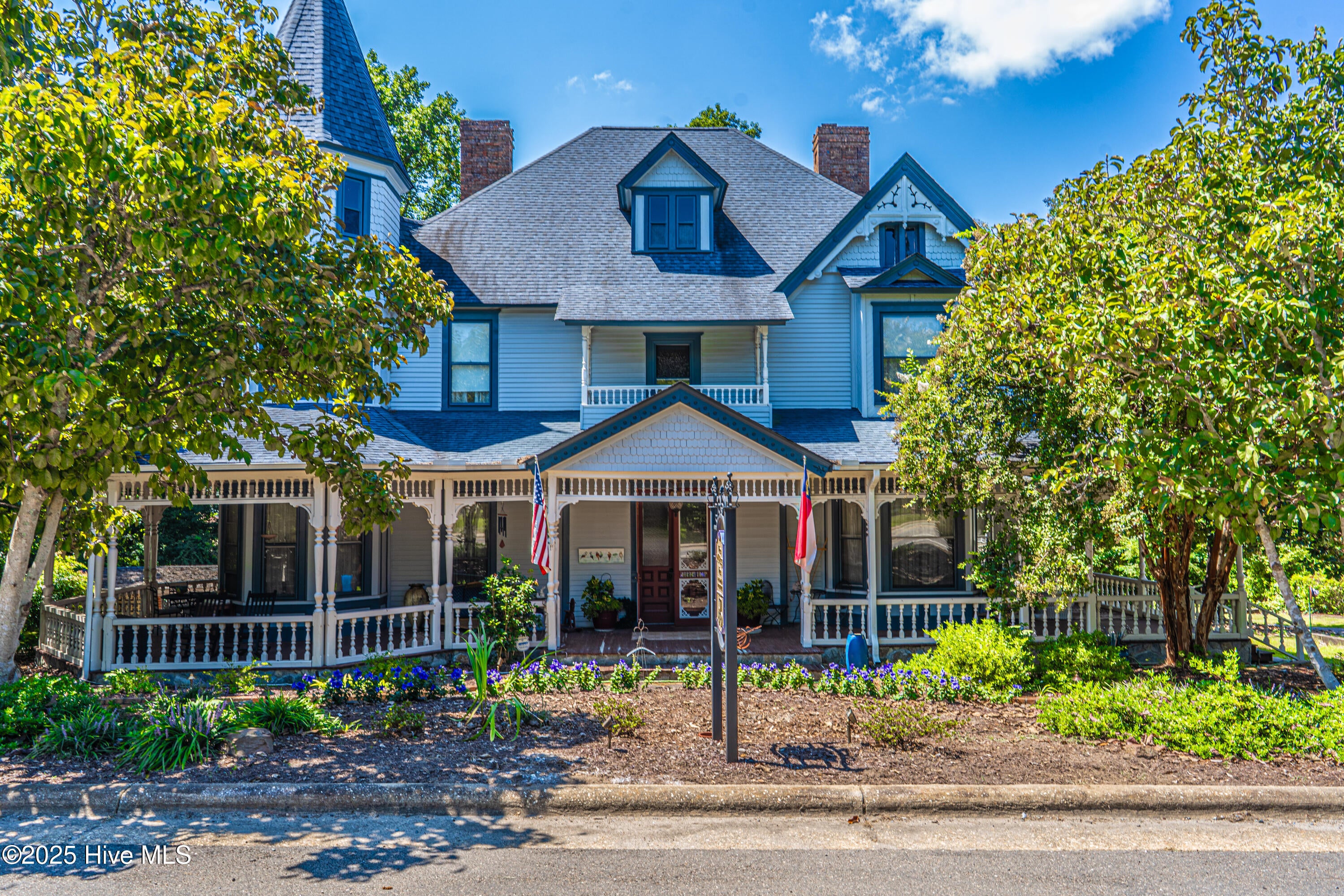 301 Mcreynolds Street — photo