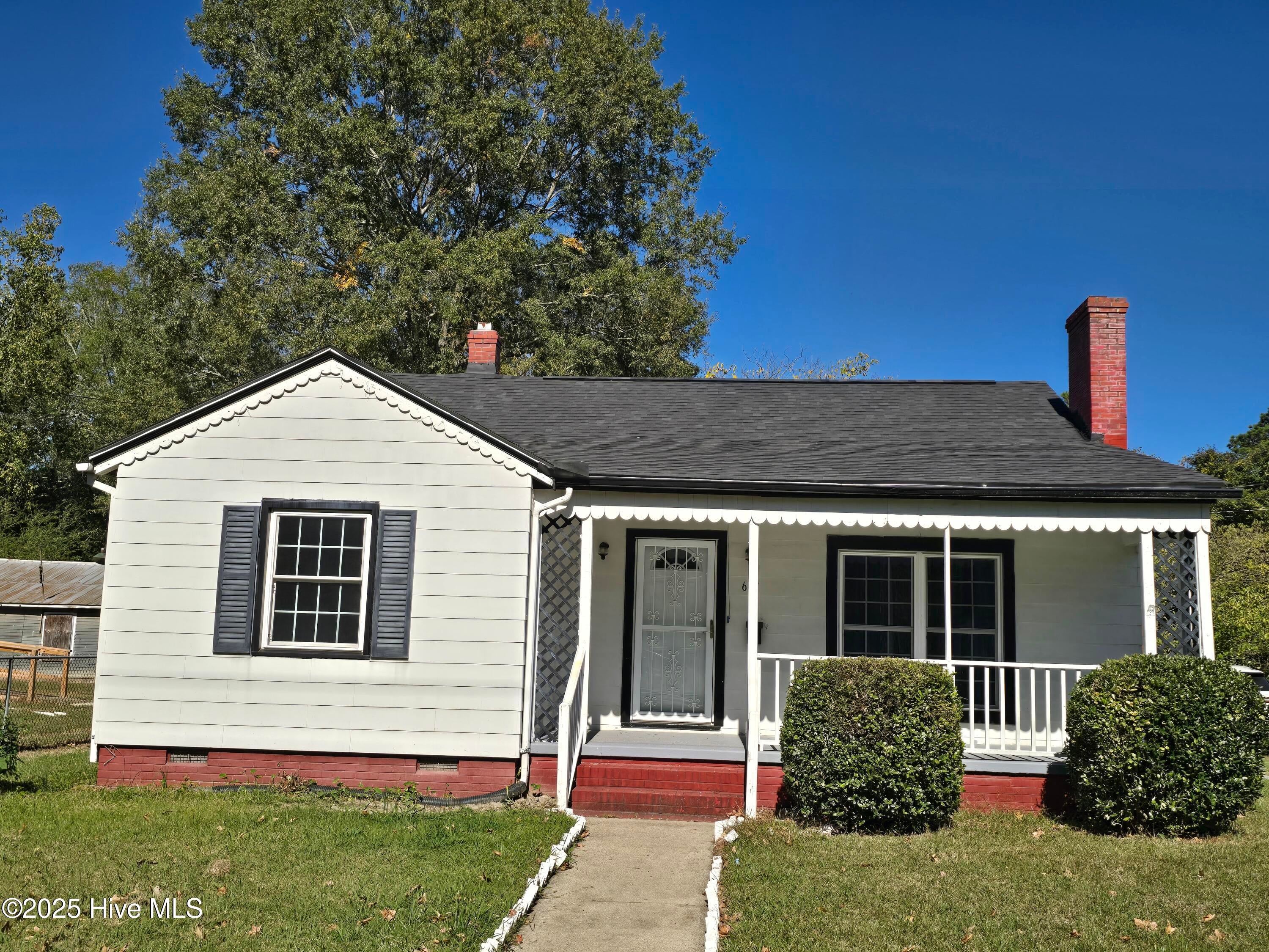 607 E 9th Street — photo