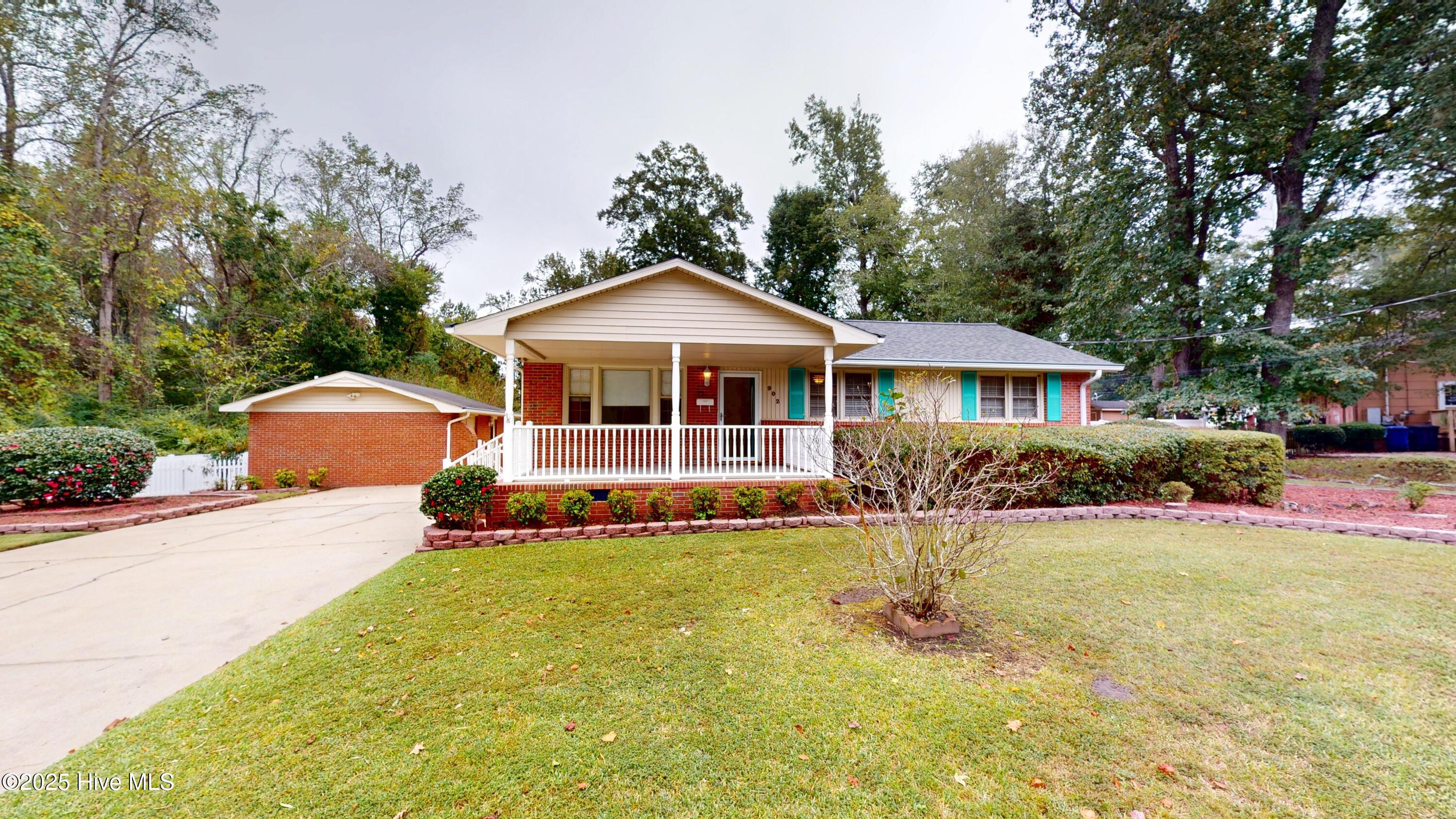 902 Sioux Drive — photo