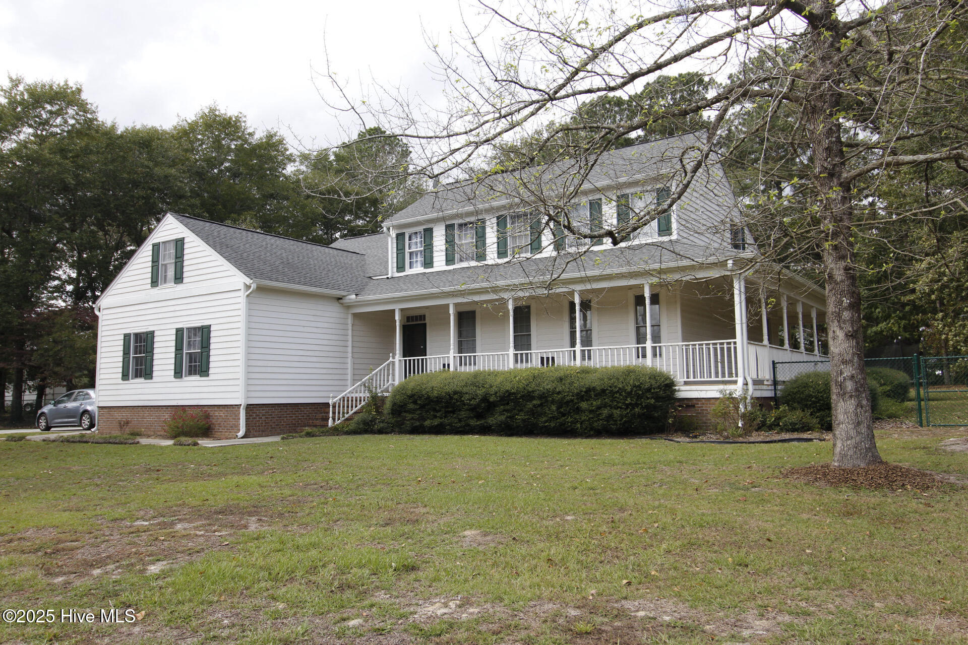 102 S Country Club Drive — photo
