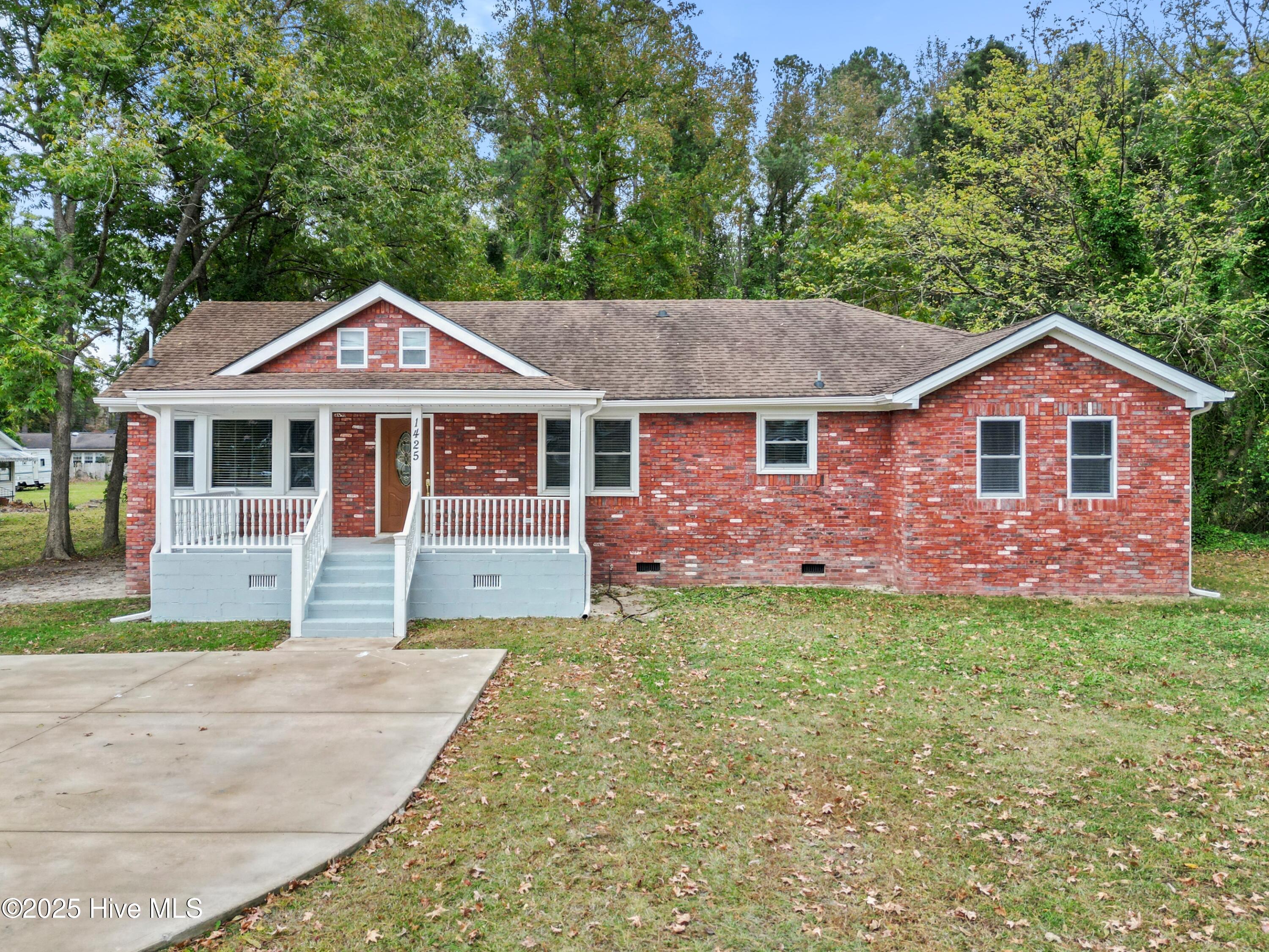 1425 Highland Drive — photo