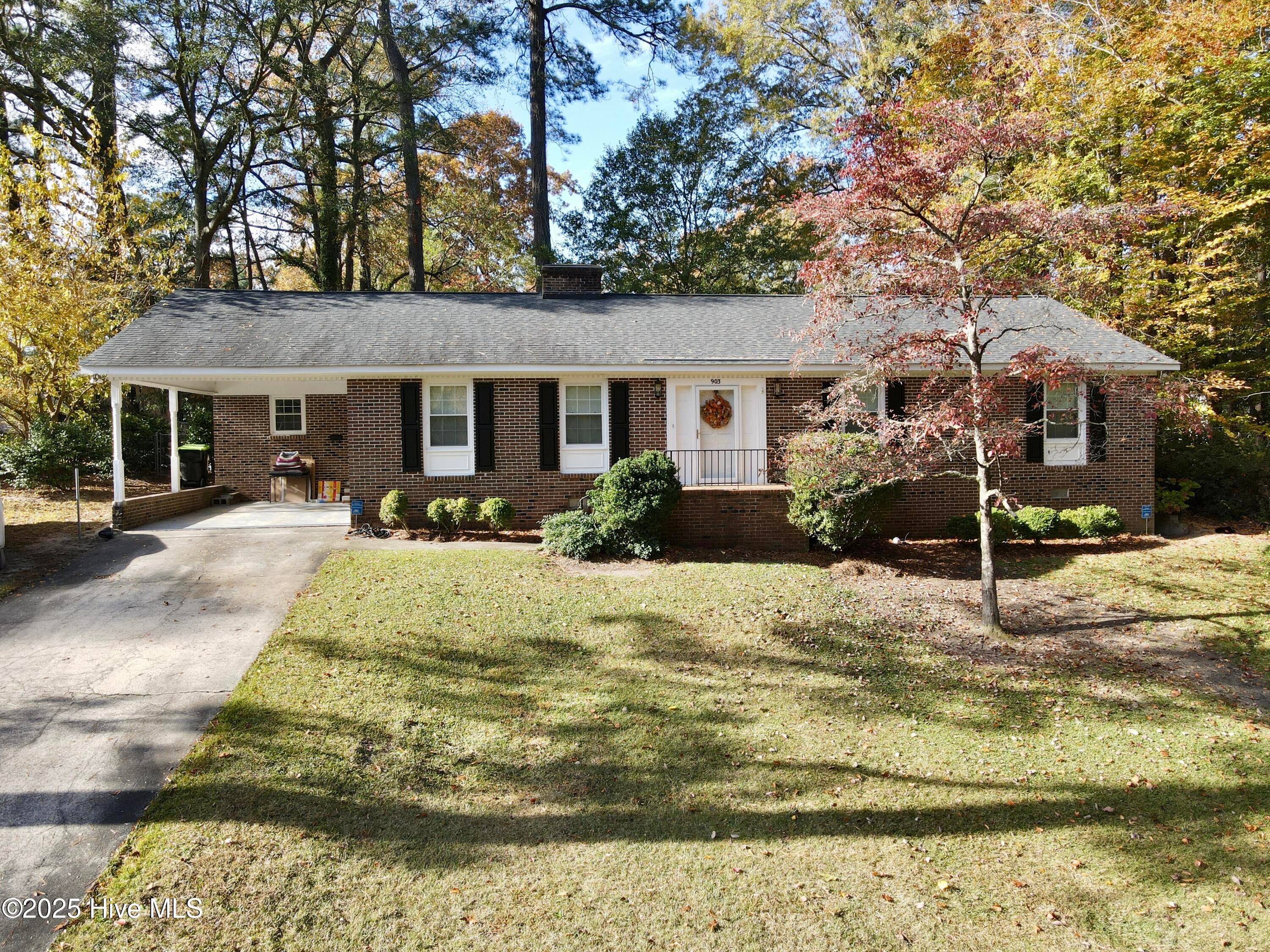 903 E Woodlawn Drive — photo