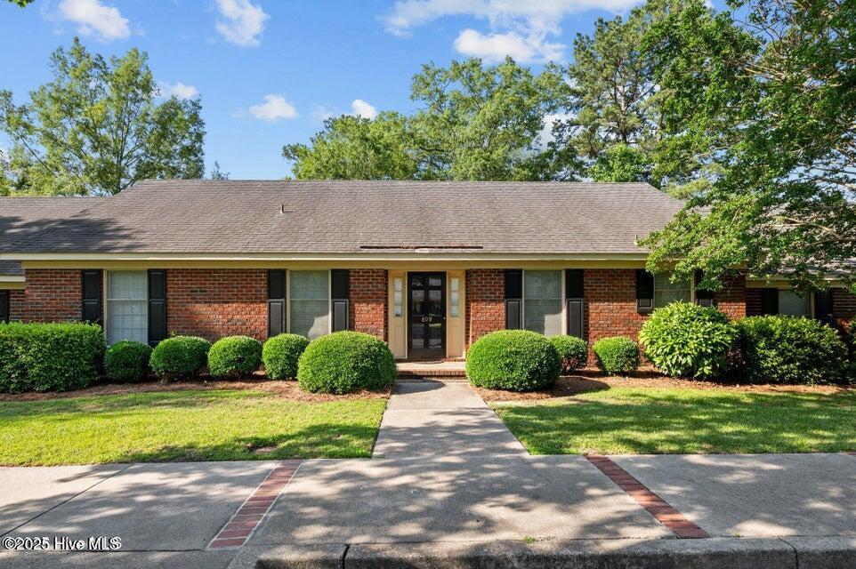 809 Greenbriar Road — photo