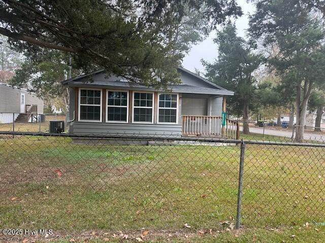 521 S Railroad Street — photo