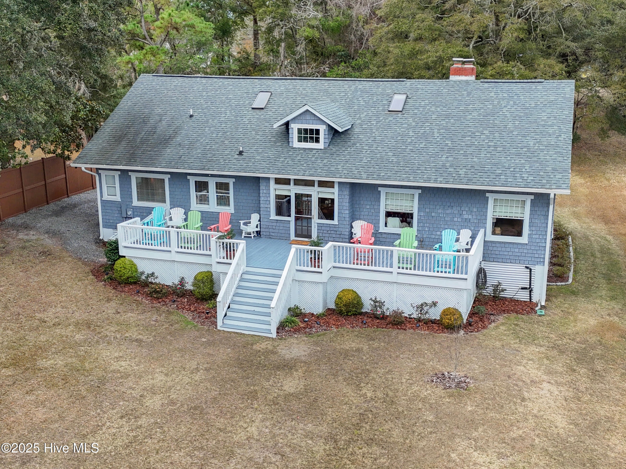 1592 Village Point Road SW — photo