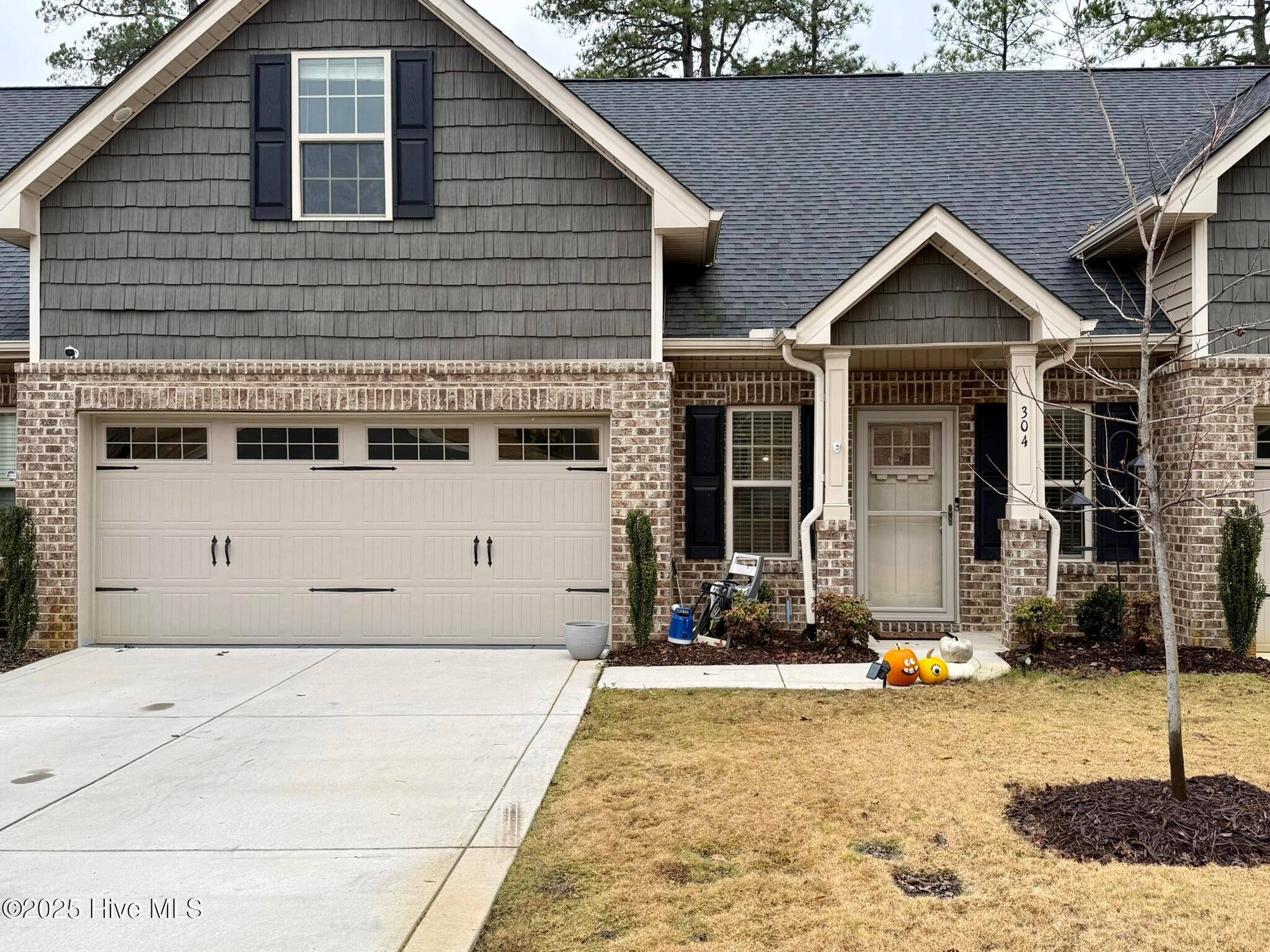 304 Mashie Court — photo