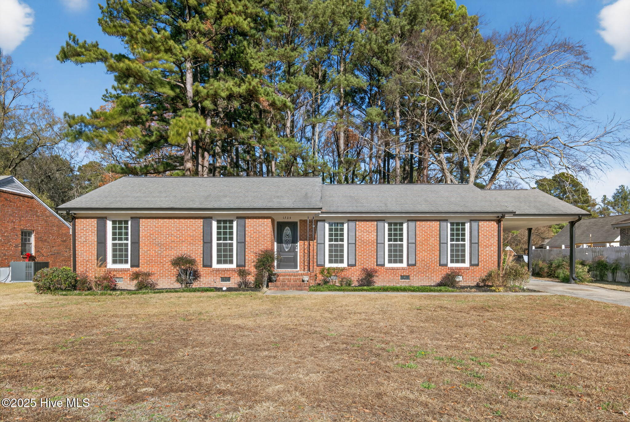 1204 Queen Anne Road NW — photo