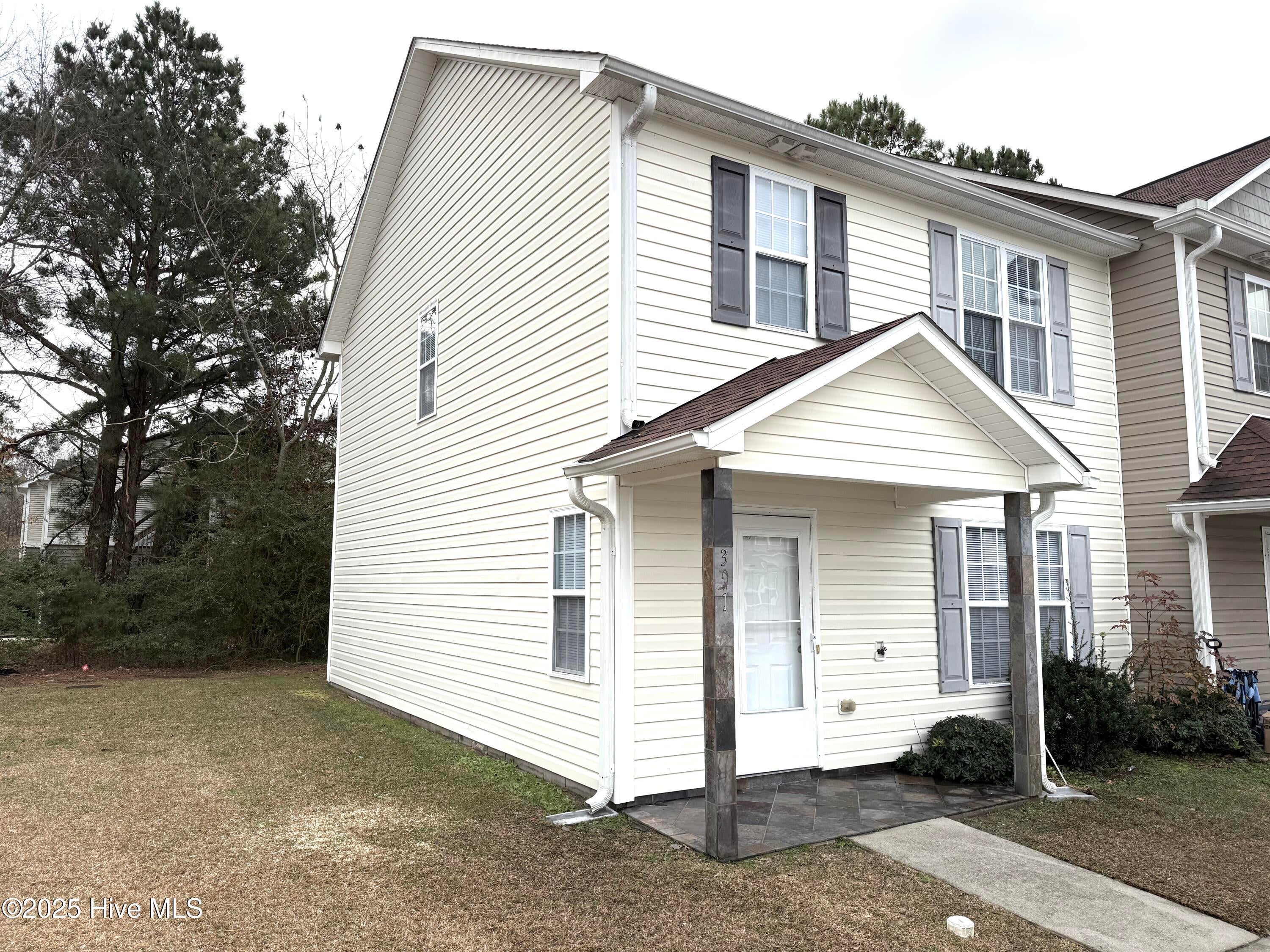 301 Comanche Trail — photo