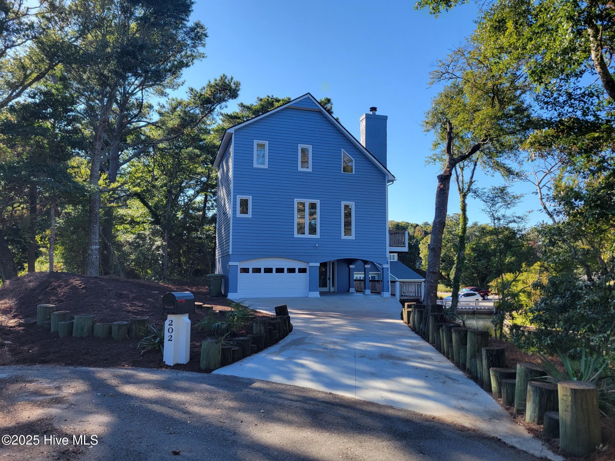 202 Lagoon Court — photo