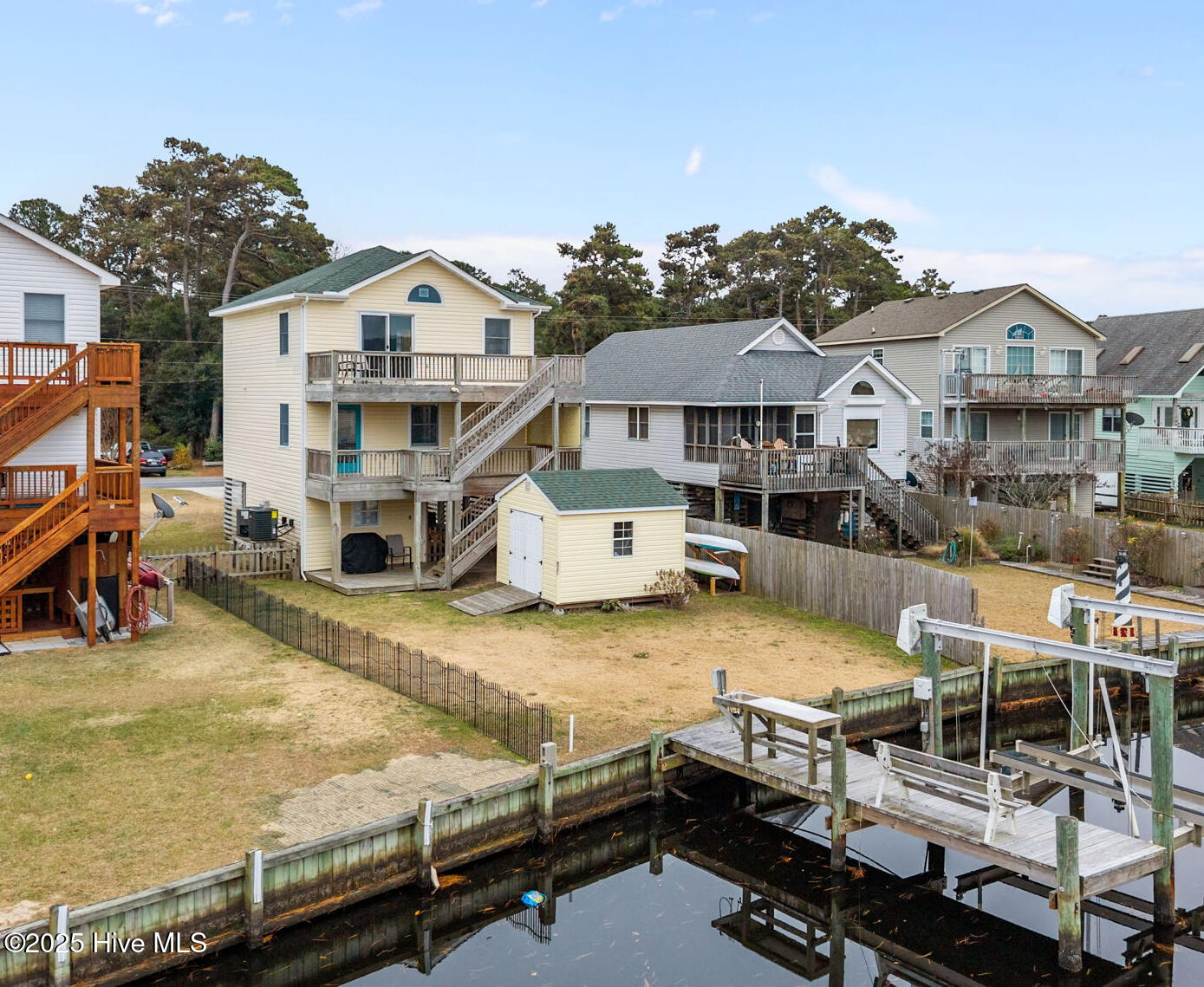 422 Harbour View Drive — photo