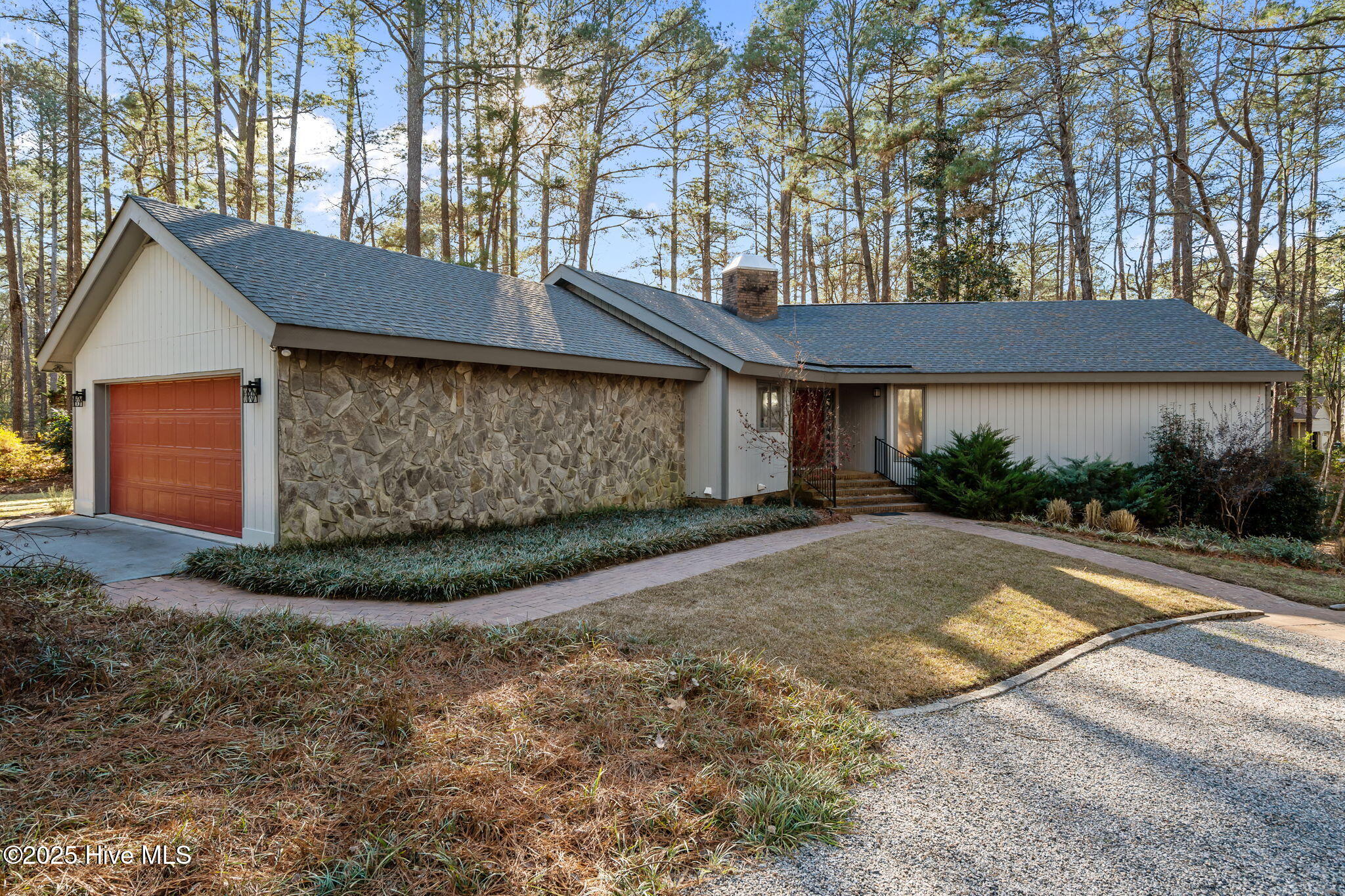 15740 Fox Lane — photo
