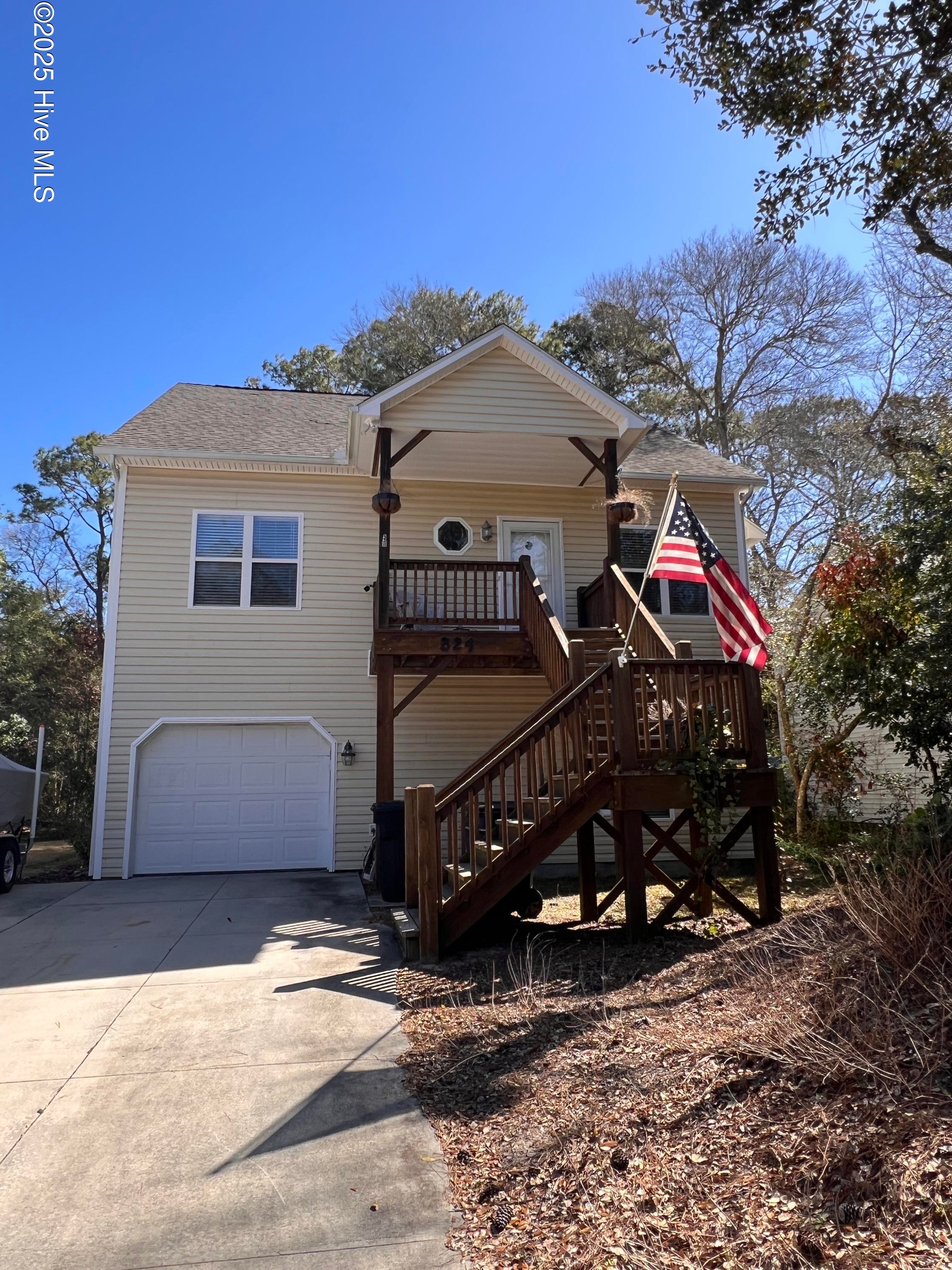 324 Live Oak Street — photo