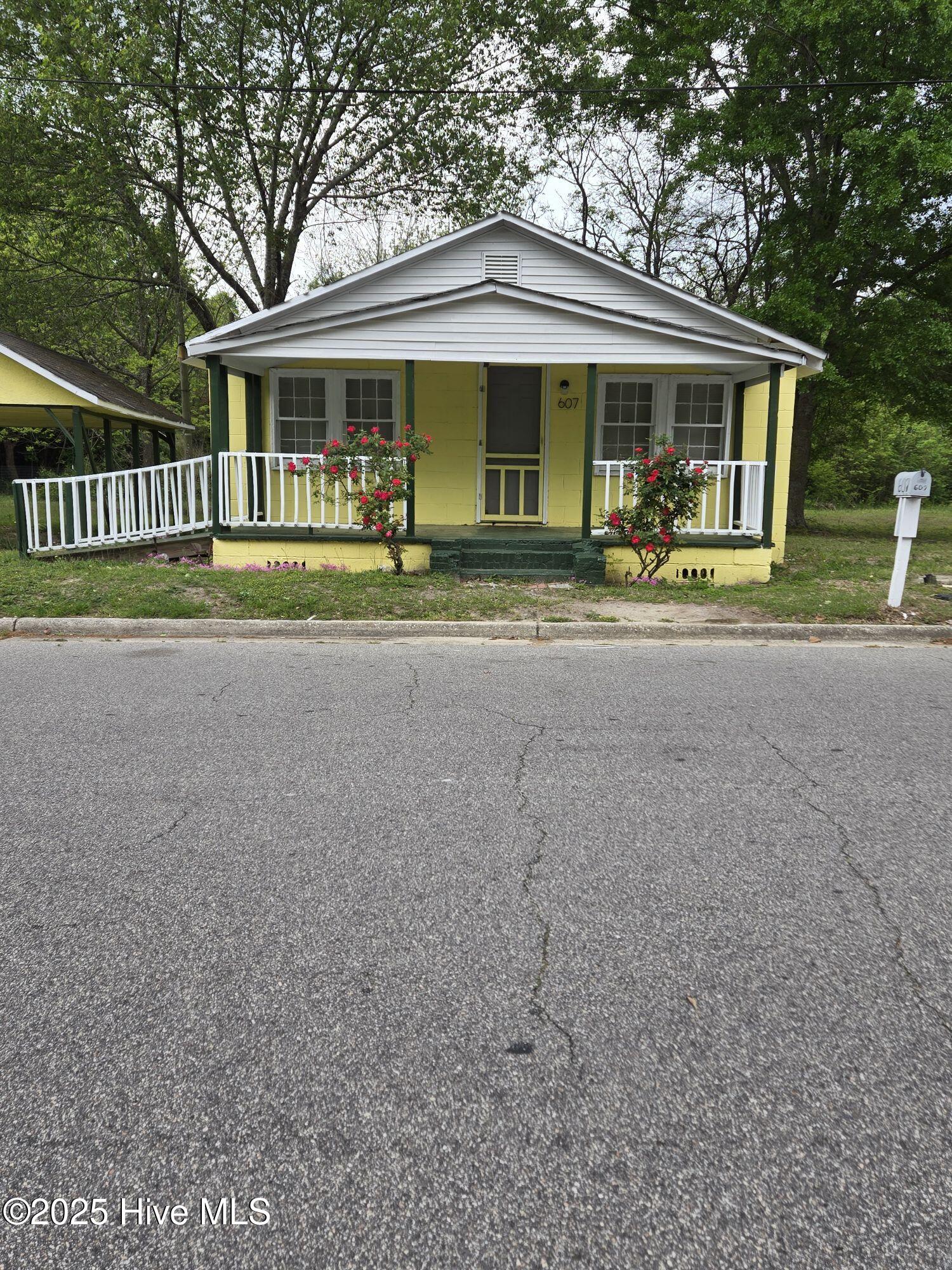 607 Washington Street — photo
