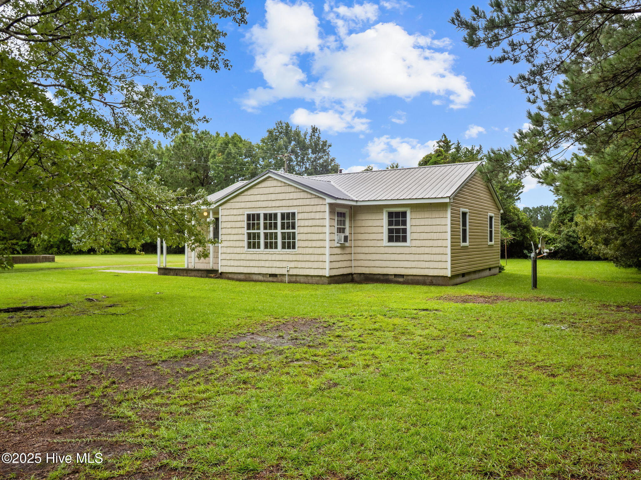 195 Queens Creek Road — photo