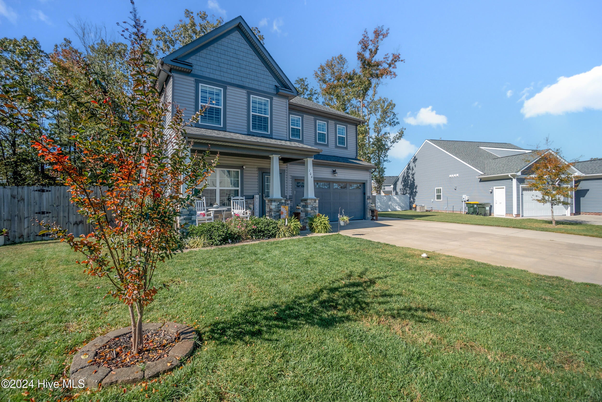 104 S Heritage Tree Manor — photo