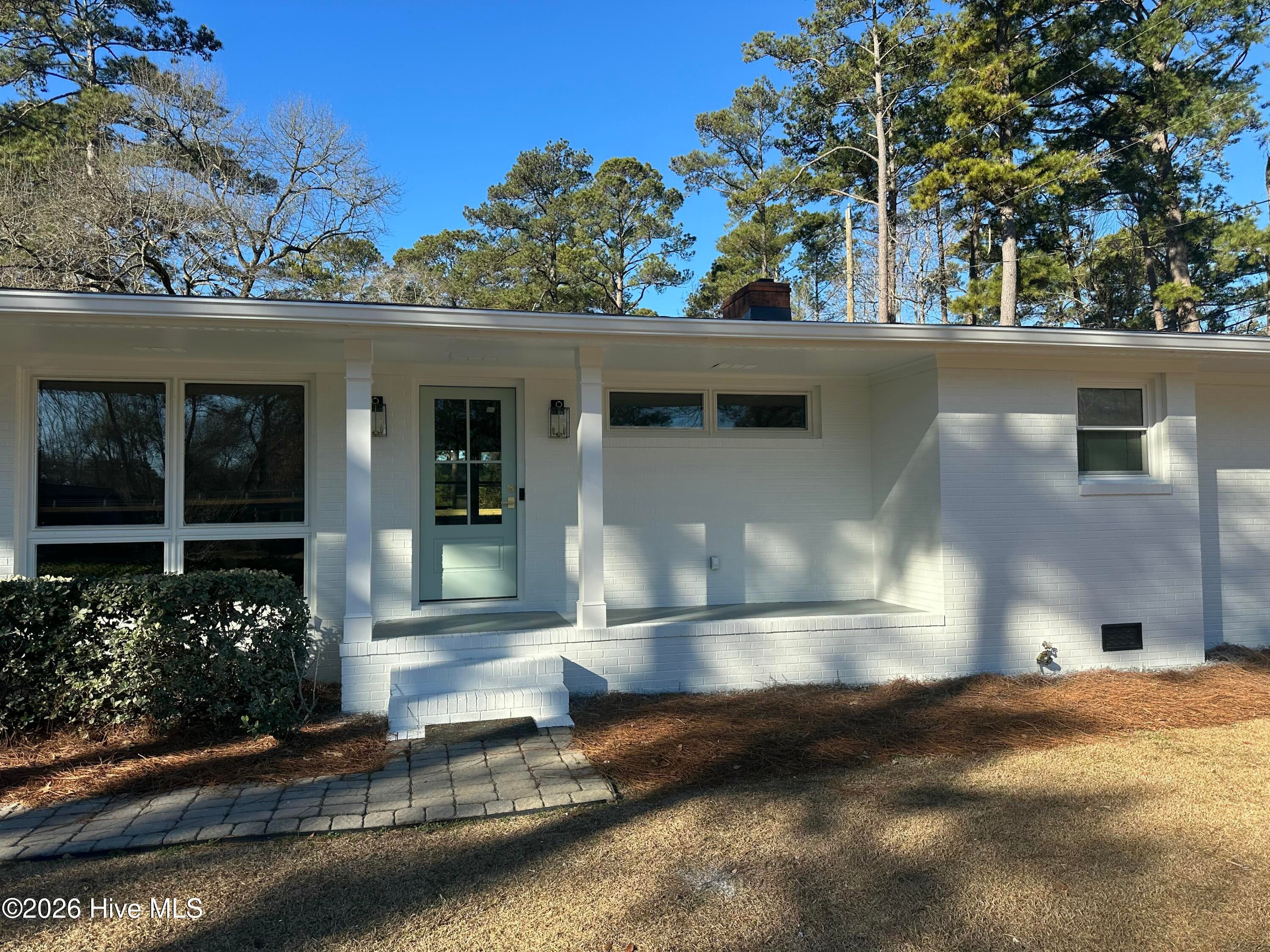 305 Country Club Drive — photo