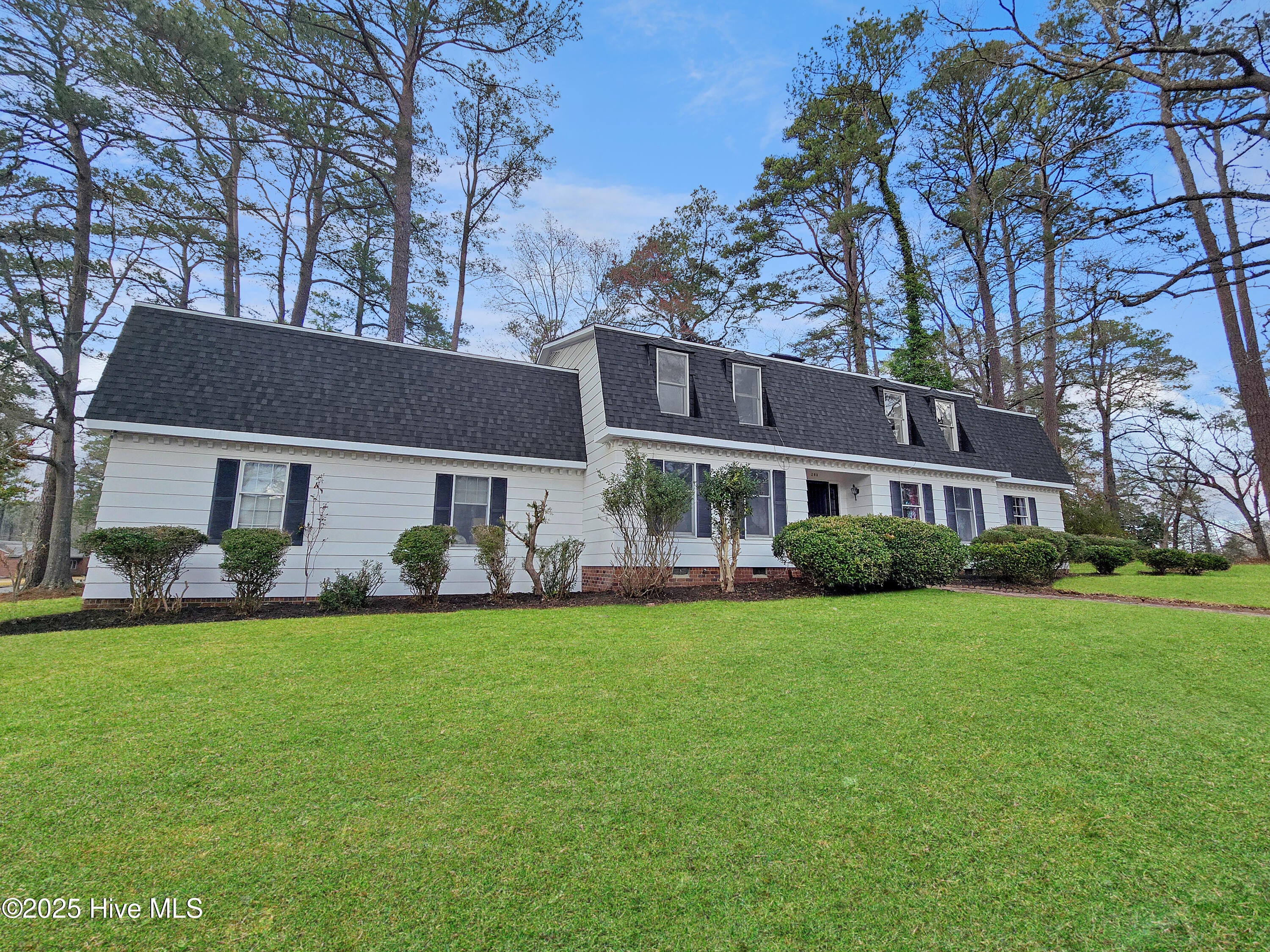 203 Crescent Drive — photo