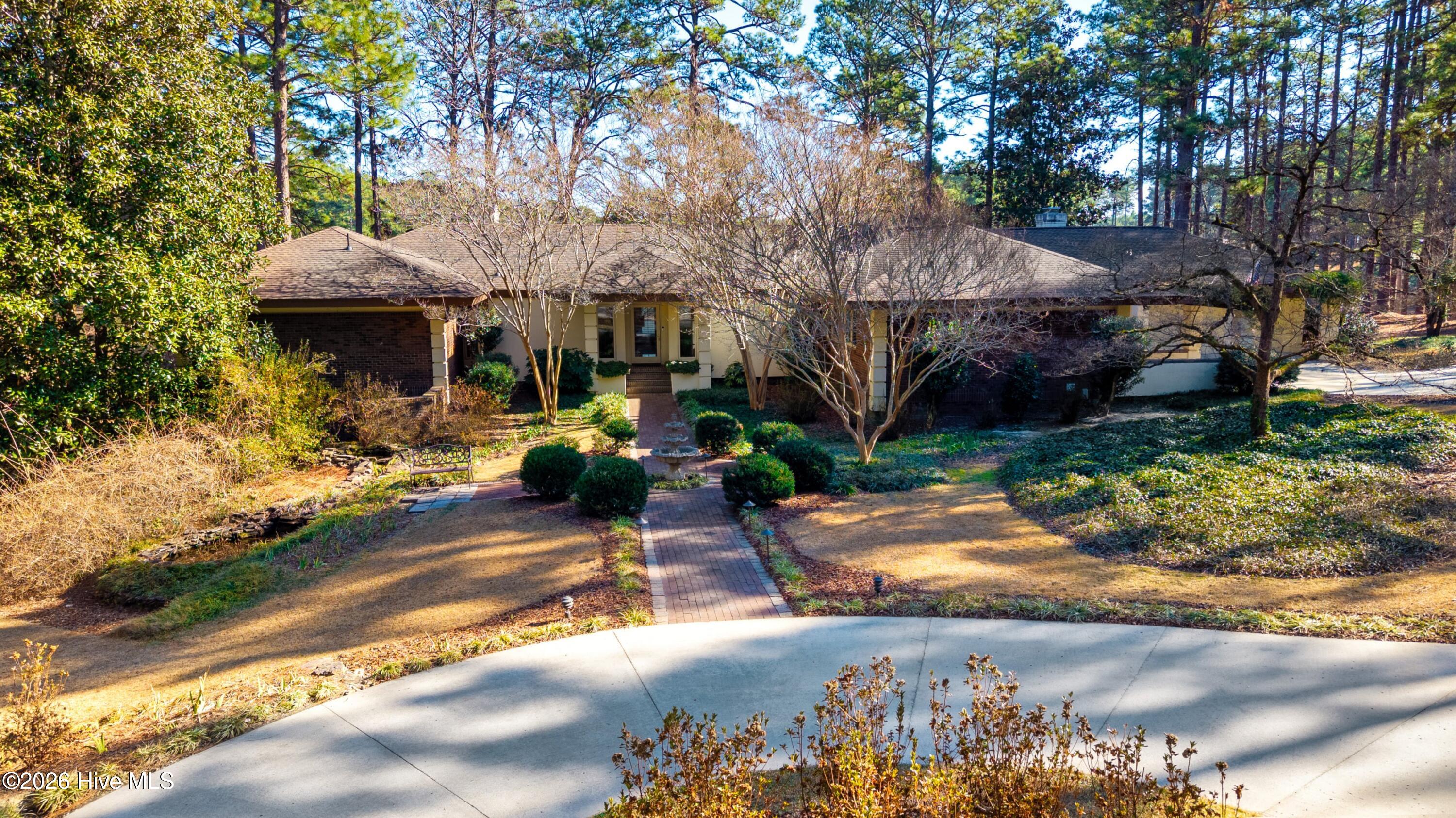 5 Clubhouse Drive — photo
