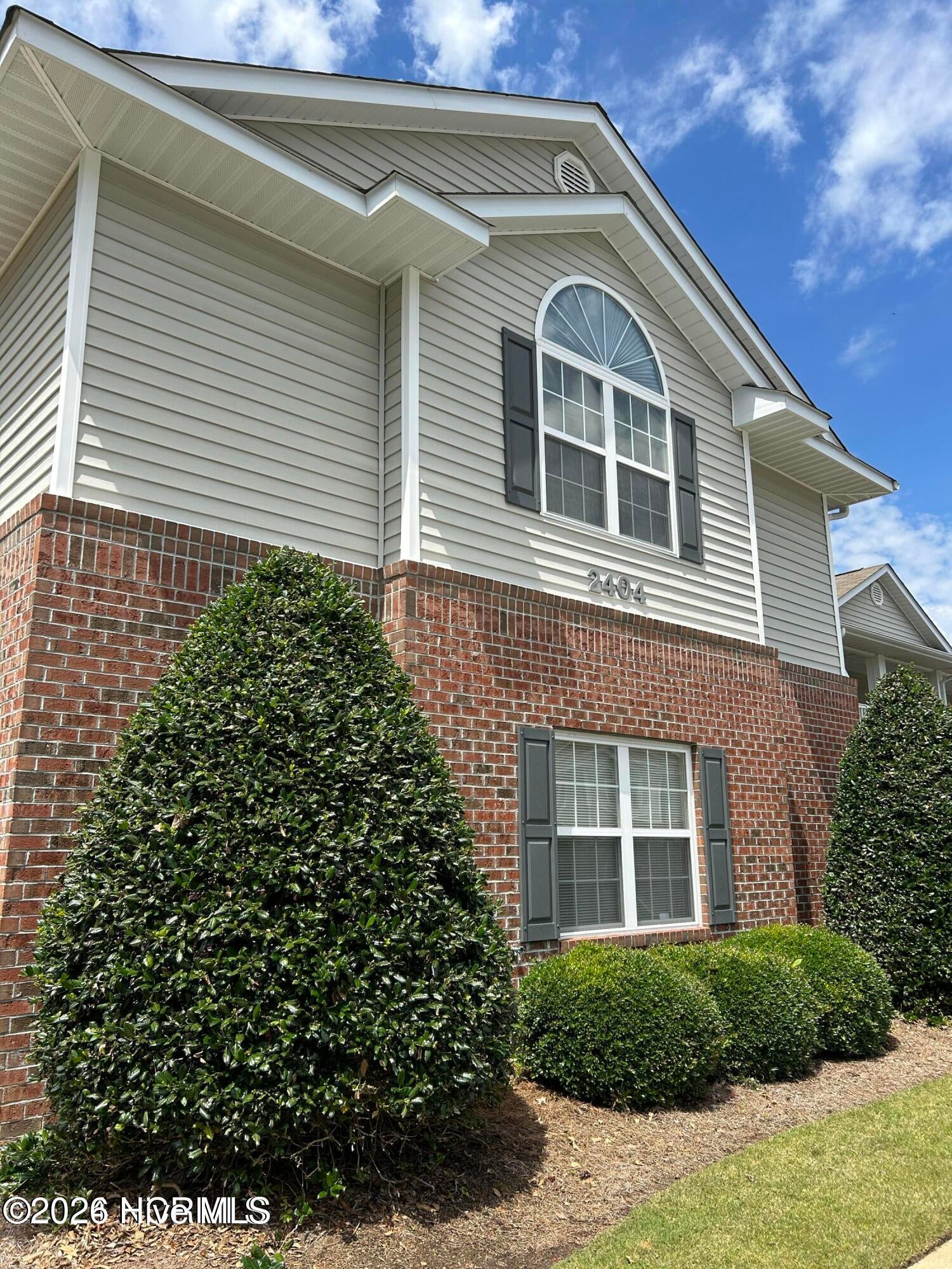 2404 King Richard Court E — photo