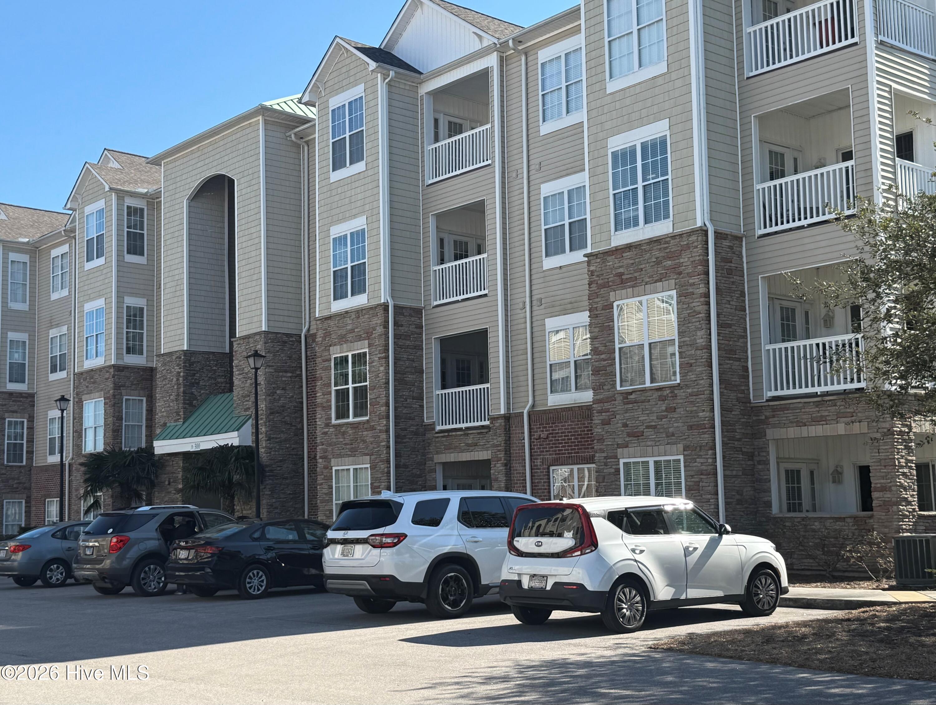 300 -322 Gateway Condos Drive 322 — photo