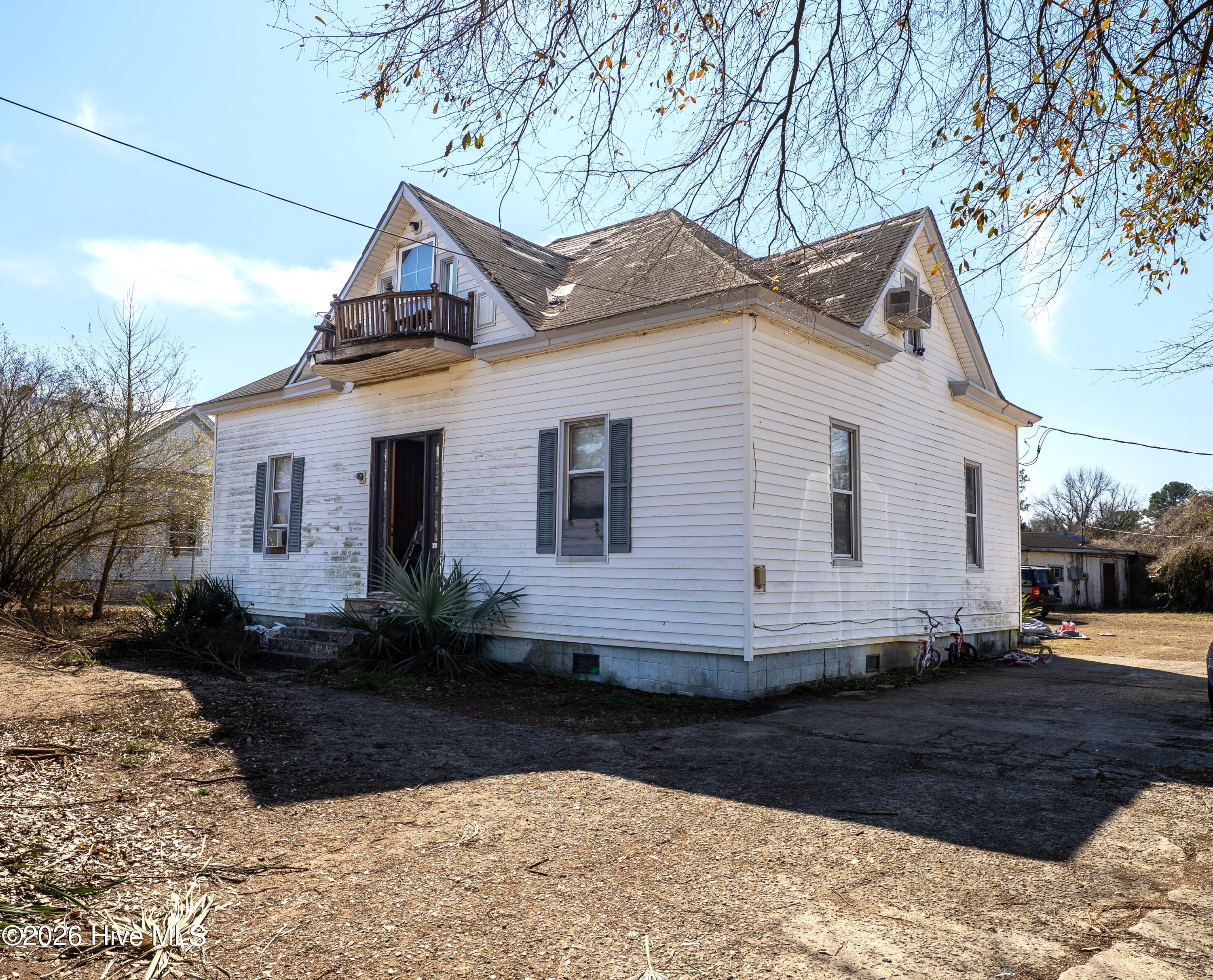 206 Pinecrest Drive — photo
