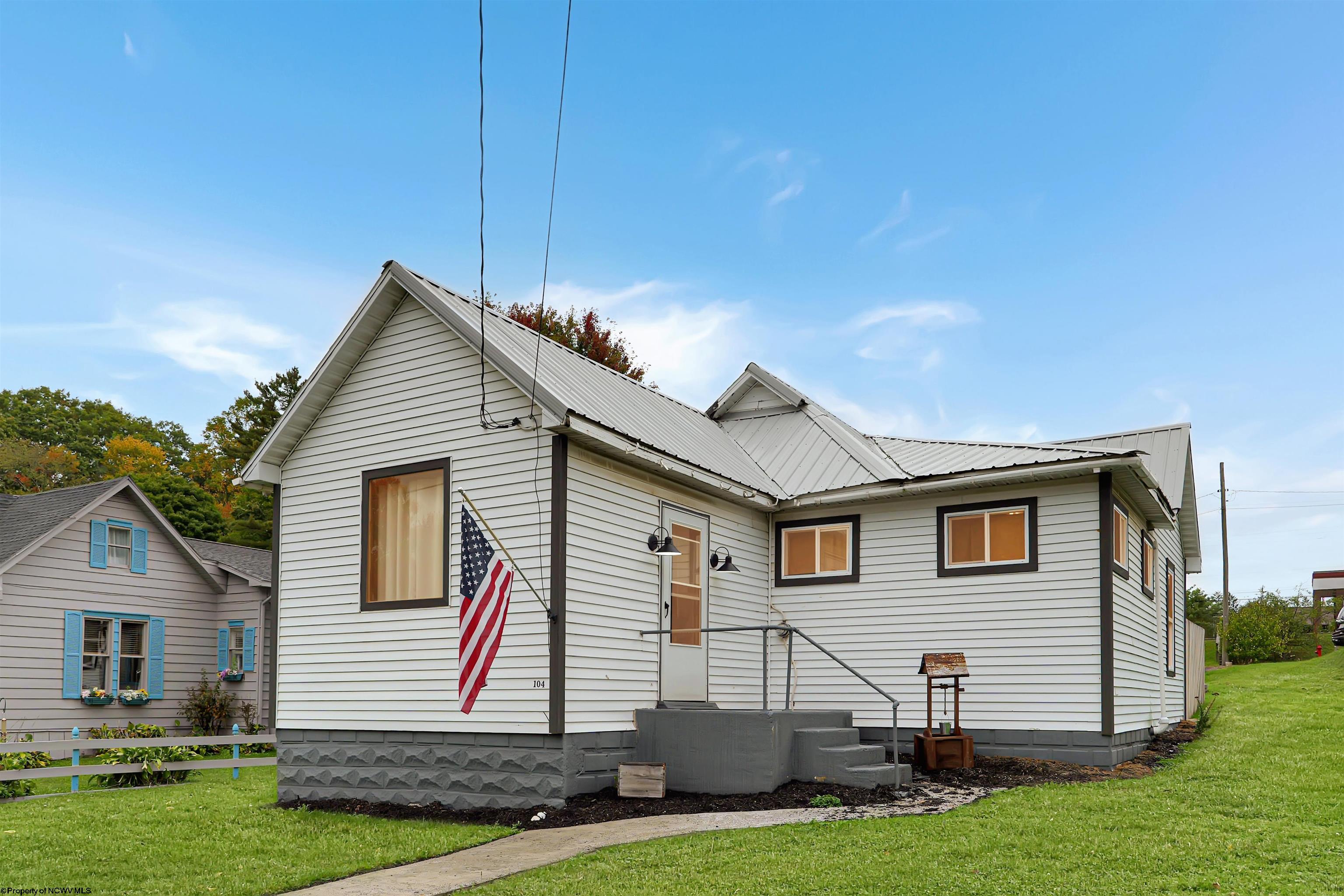 104 Caldwell Street — photo