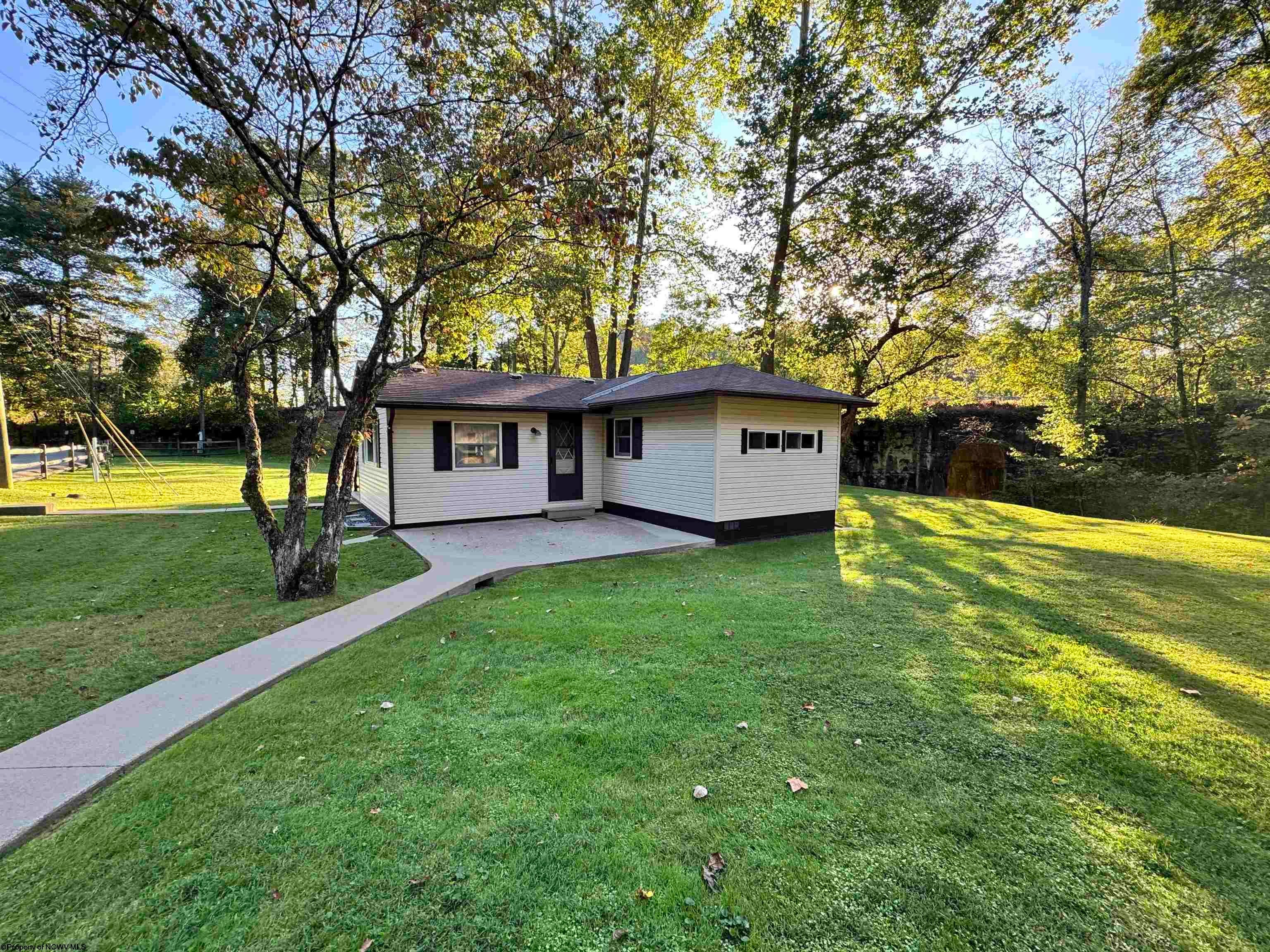 904 Pinchgut Hollow Road — photo