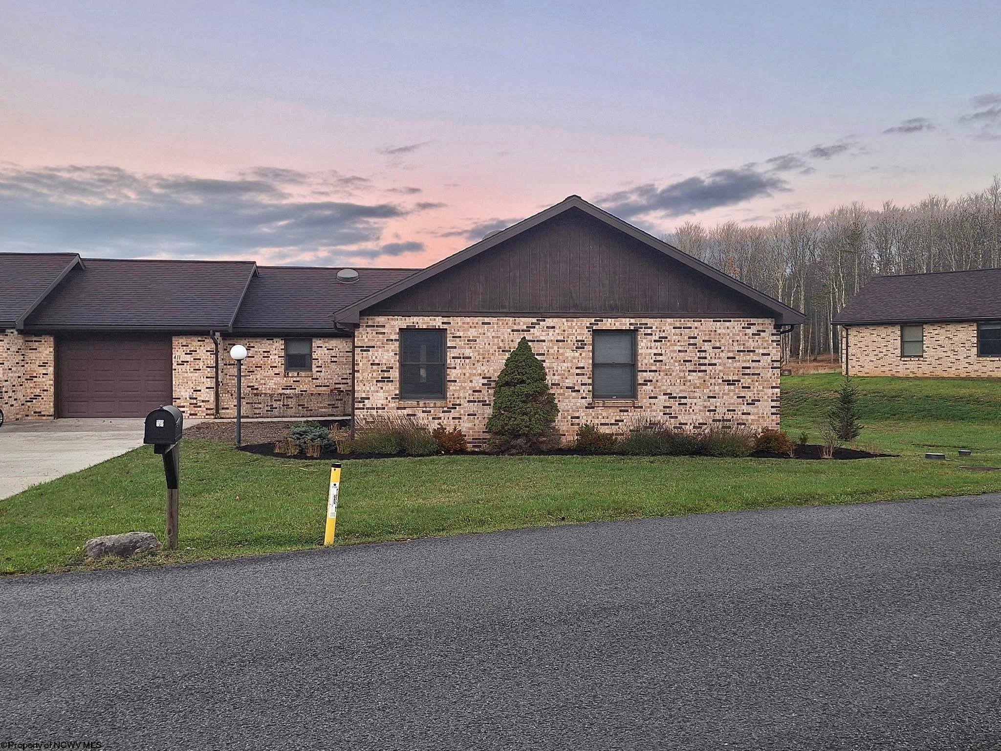 411 Pineview Drive — photo