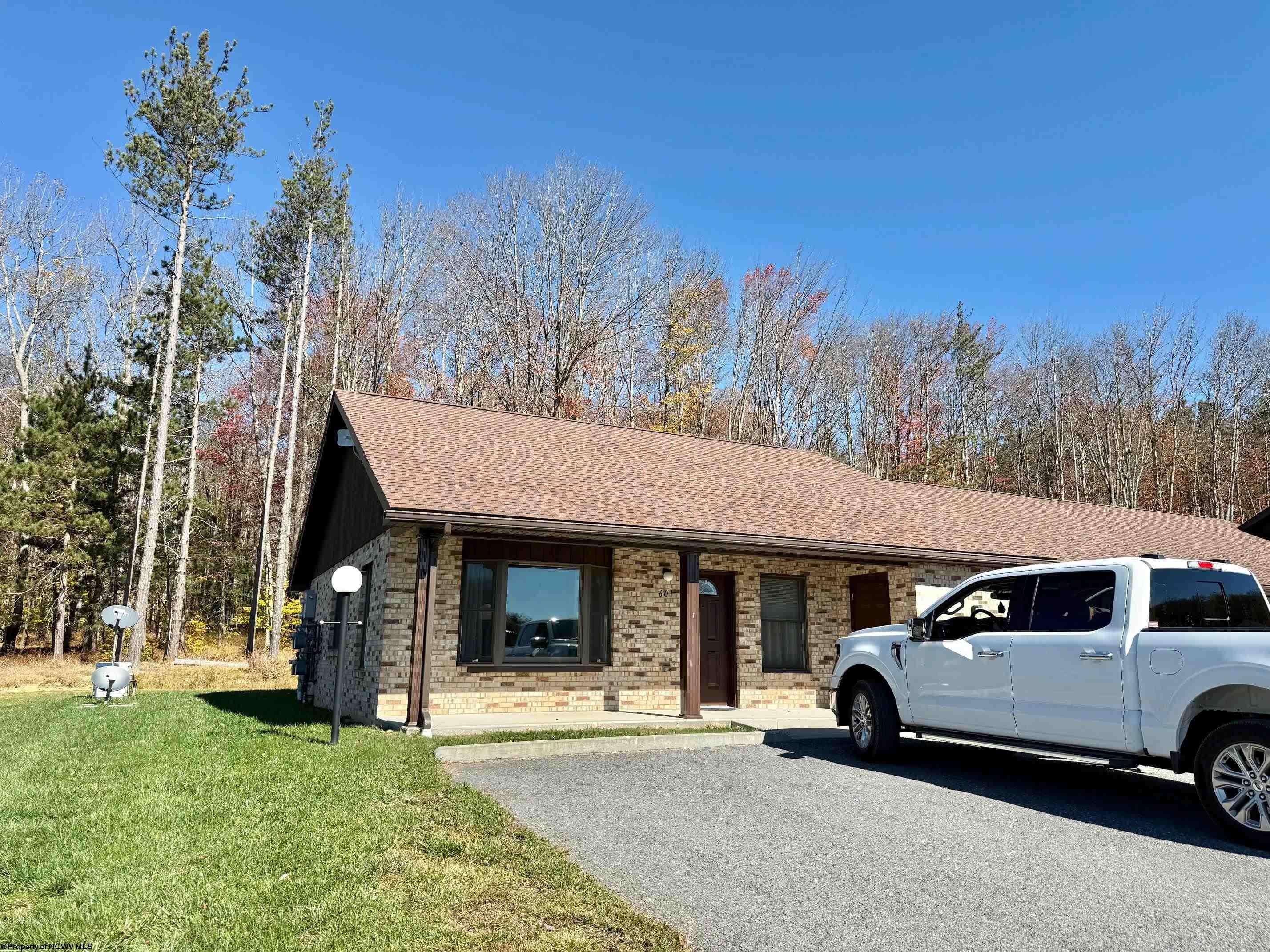 601 Woodside Drive — photo