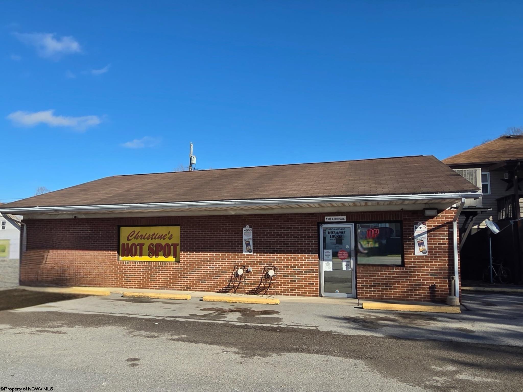 1300 N River Avenue — photo