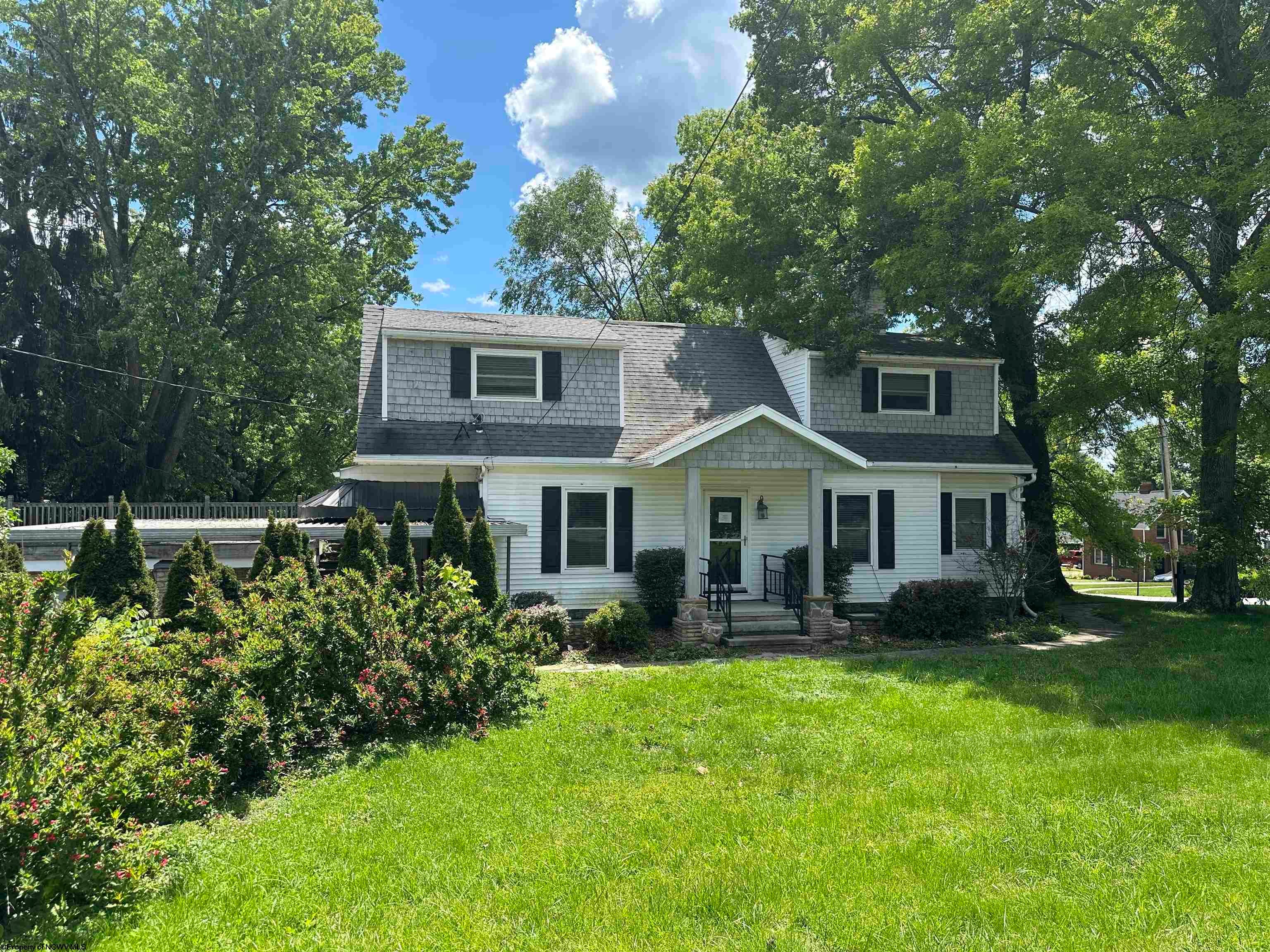 396 Laurel Street — photo