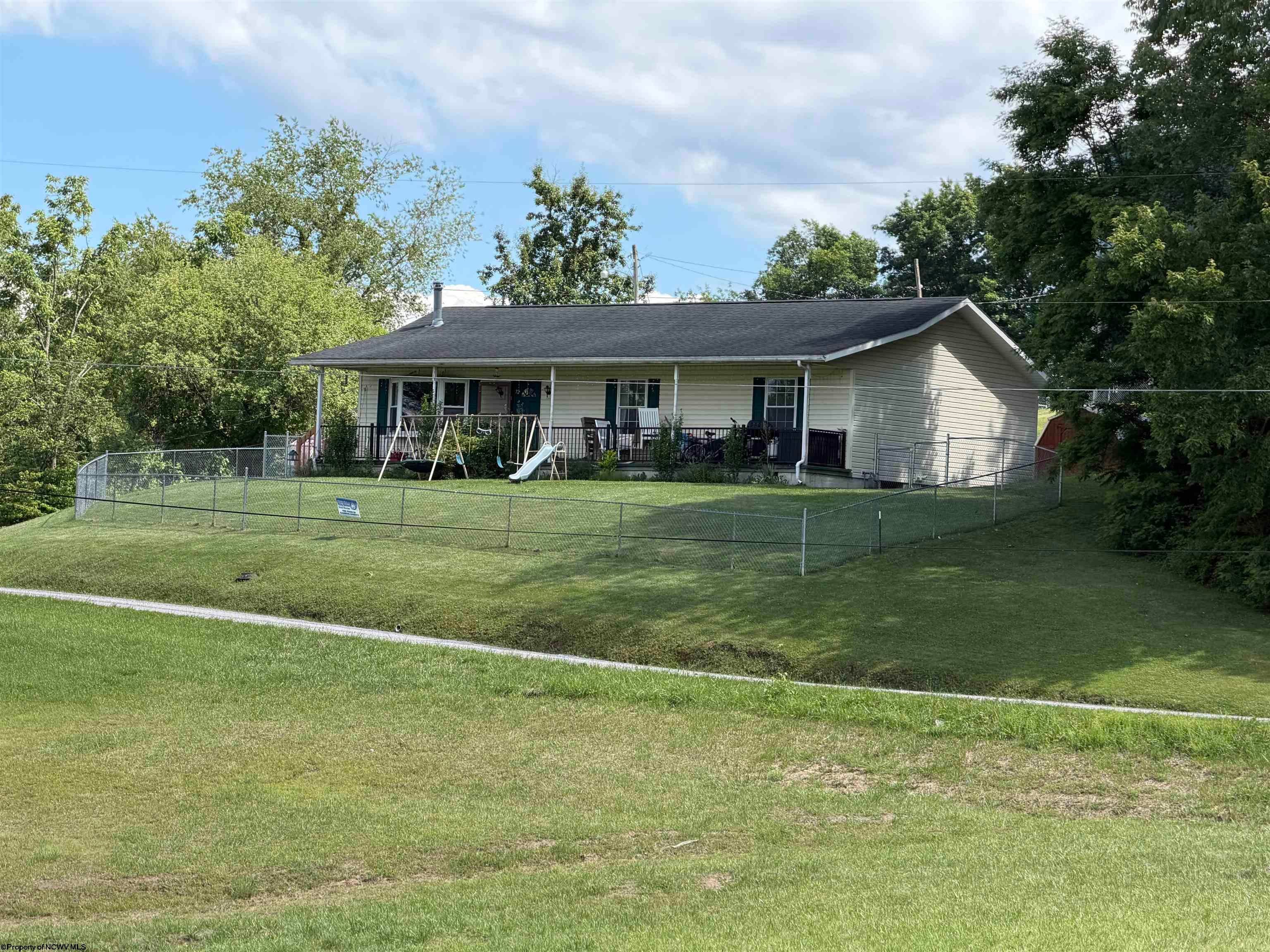 72 Hillcrest Place — photo
