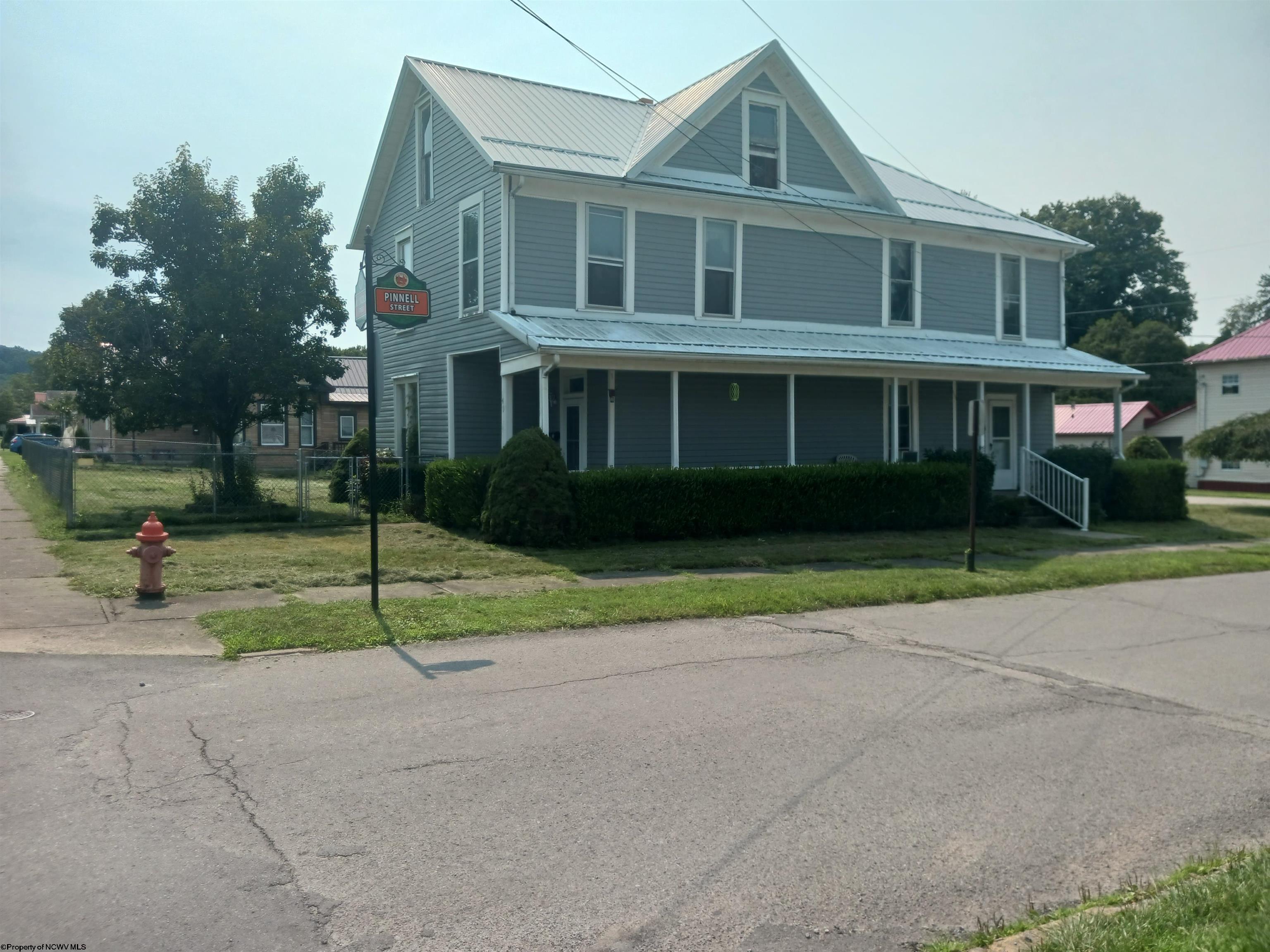 49 W Lincoln Street — photo