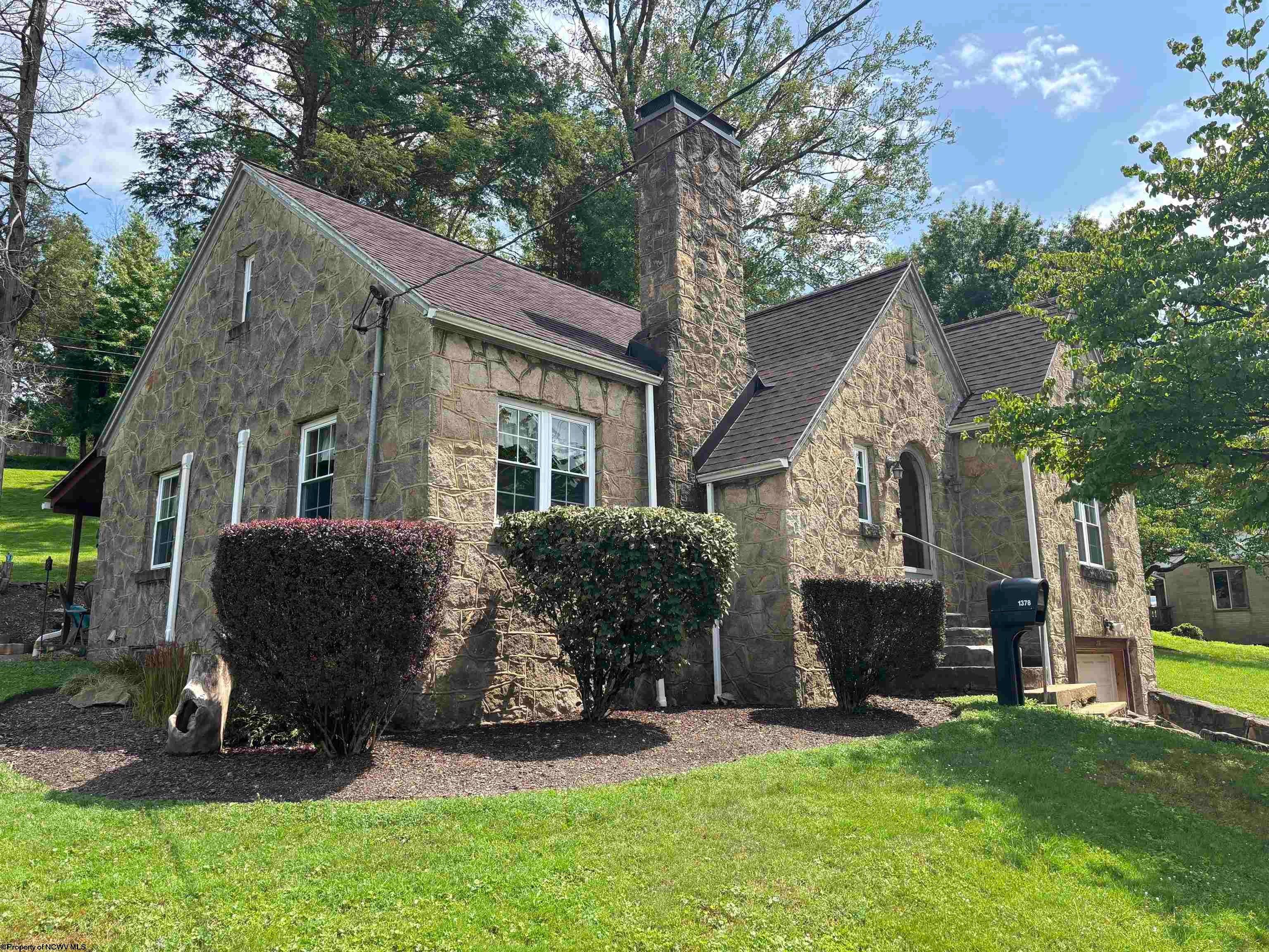 1378 Locust Avenue — photo