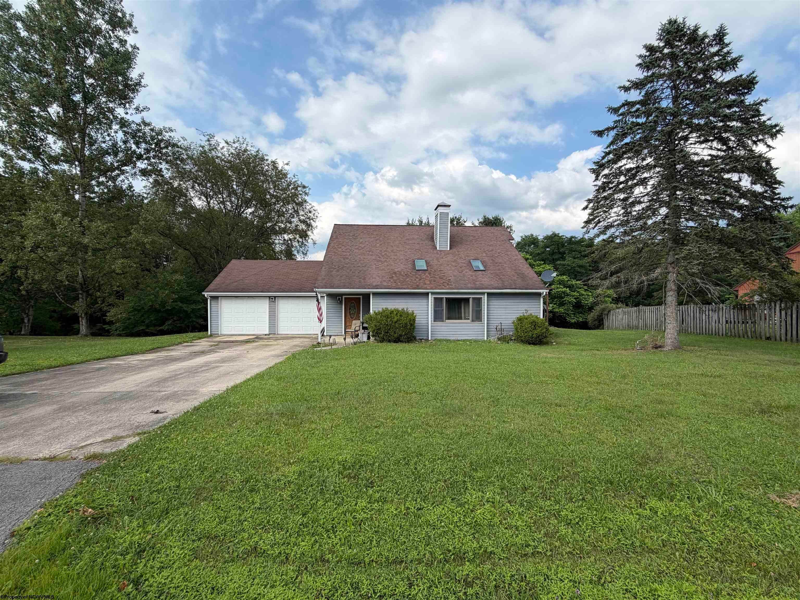 220 Red Oak Lane — photo