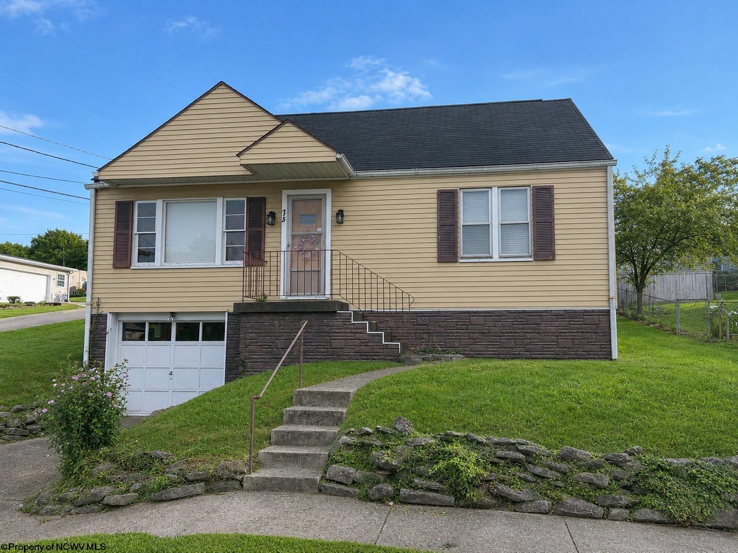 210 Poolside Drive — photo