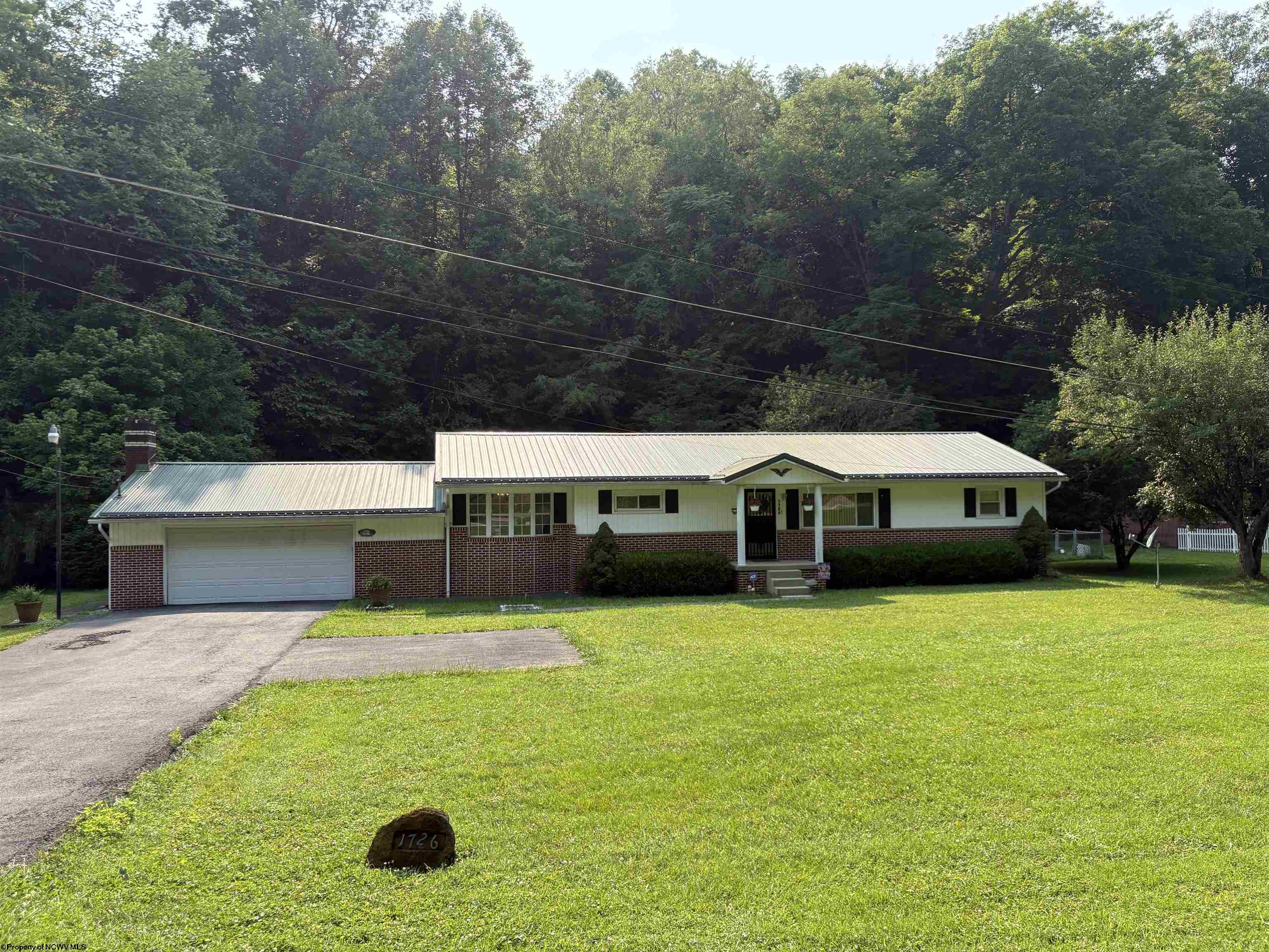 1726 Flaggy Meadow Road — photo