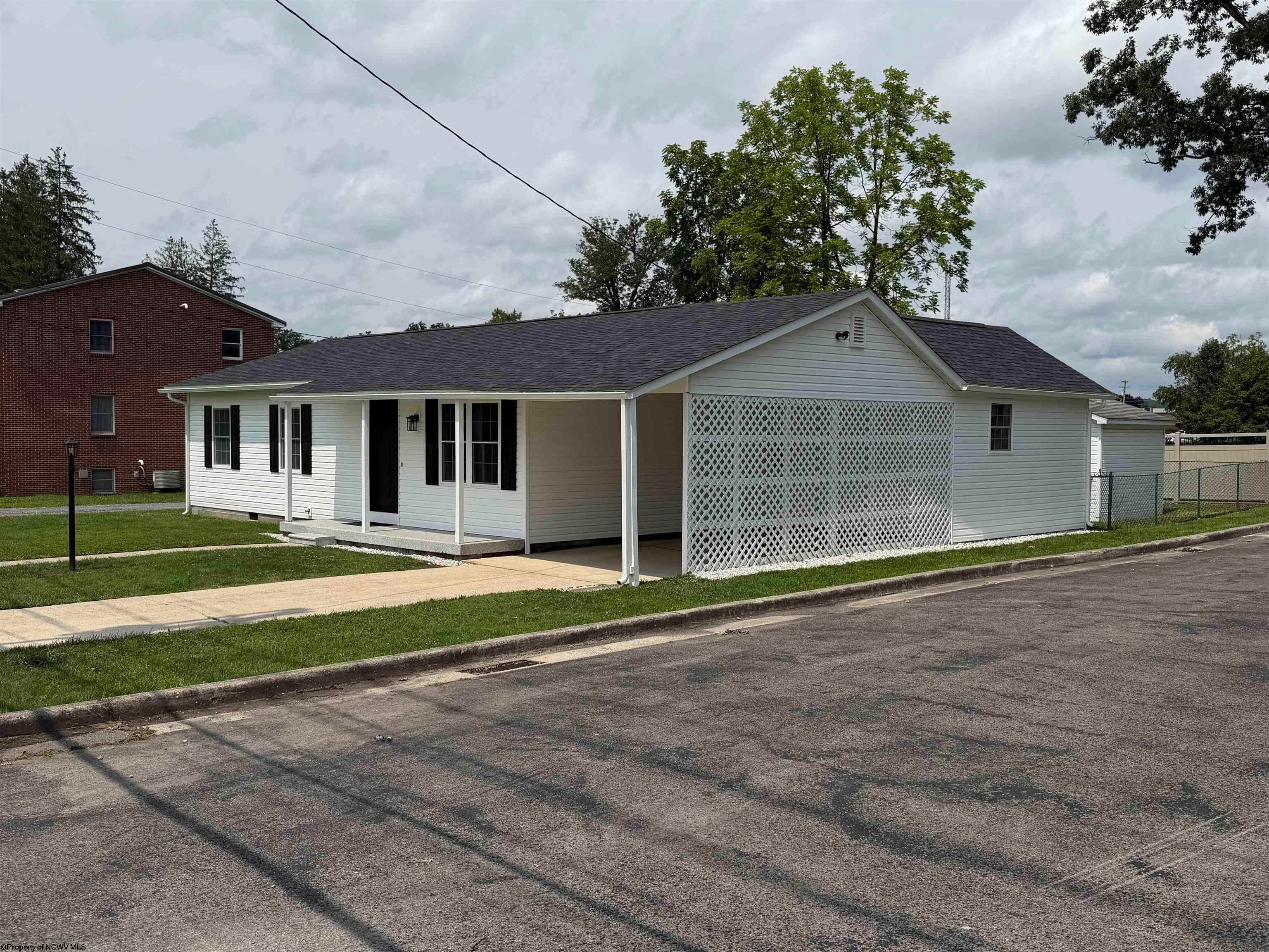 706 W Central Street — photo