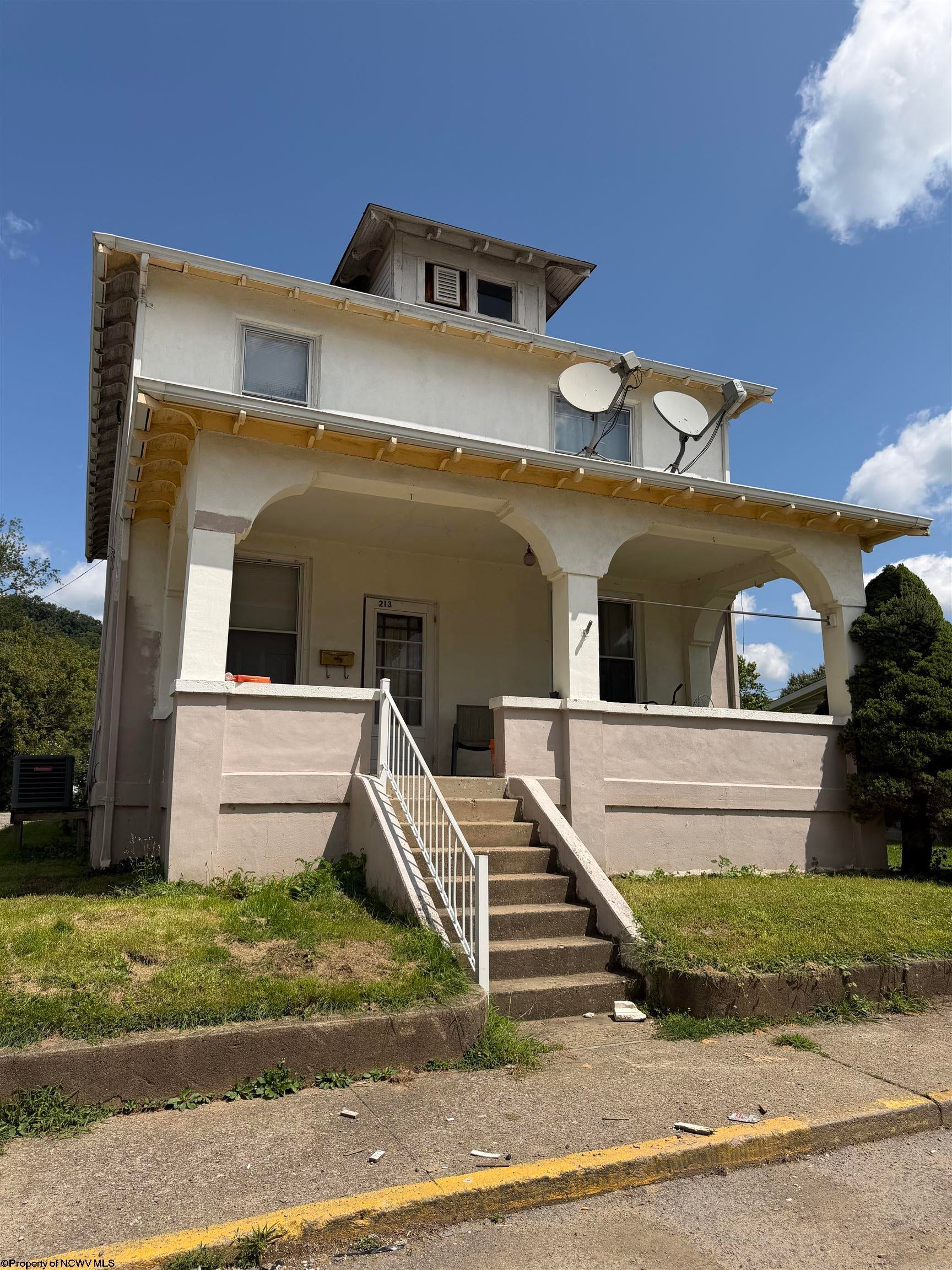 213 E 5th Street — photo