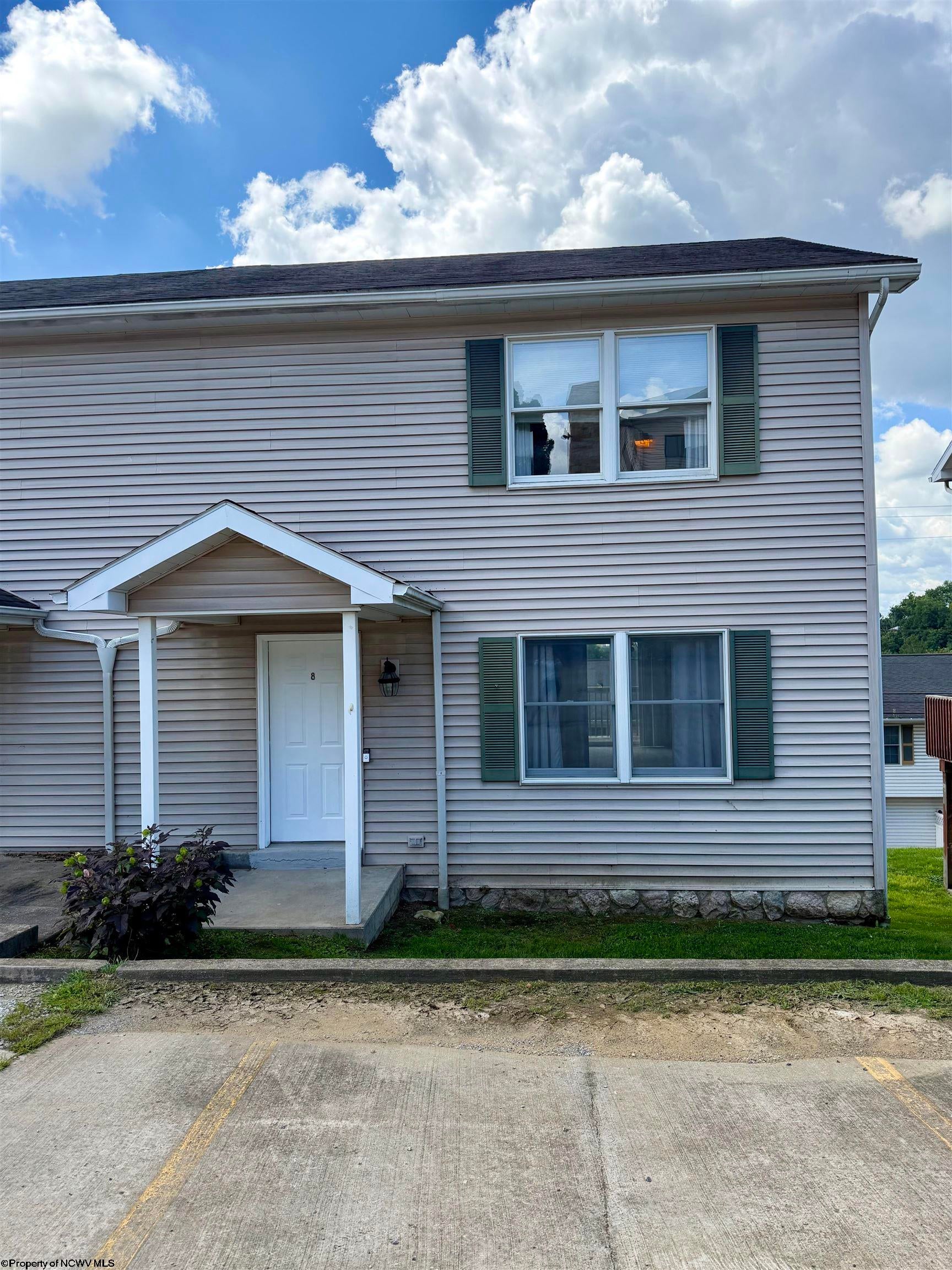 8 Riddle Court — photo