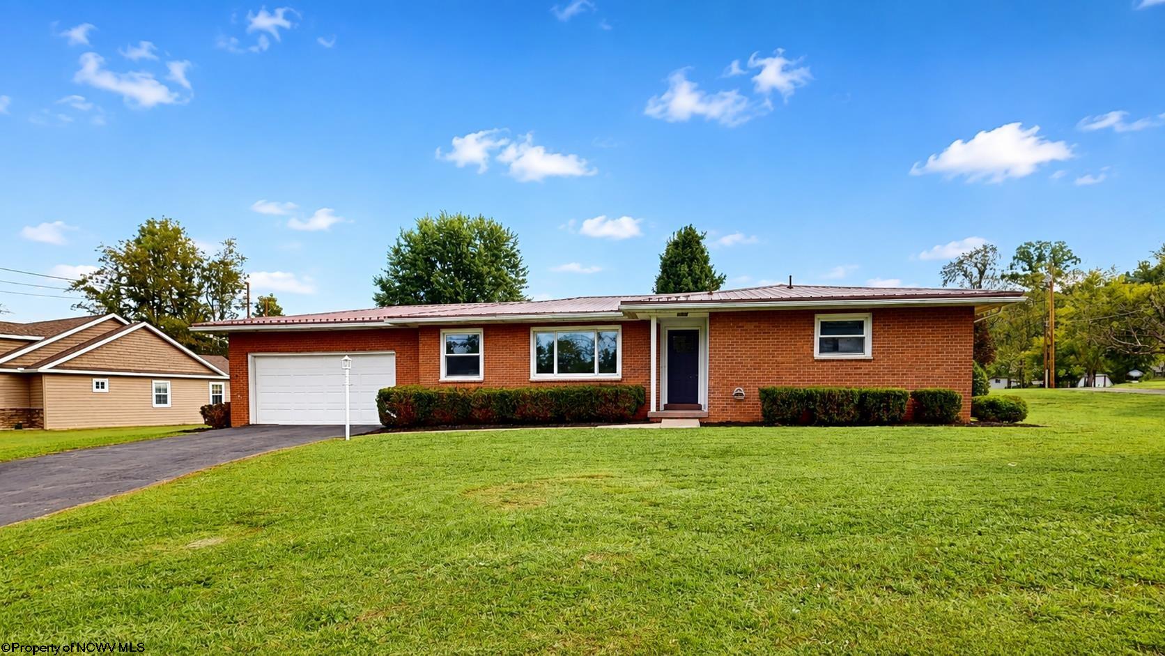 1613 Russell Court — photo