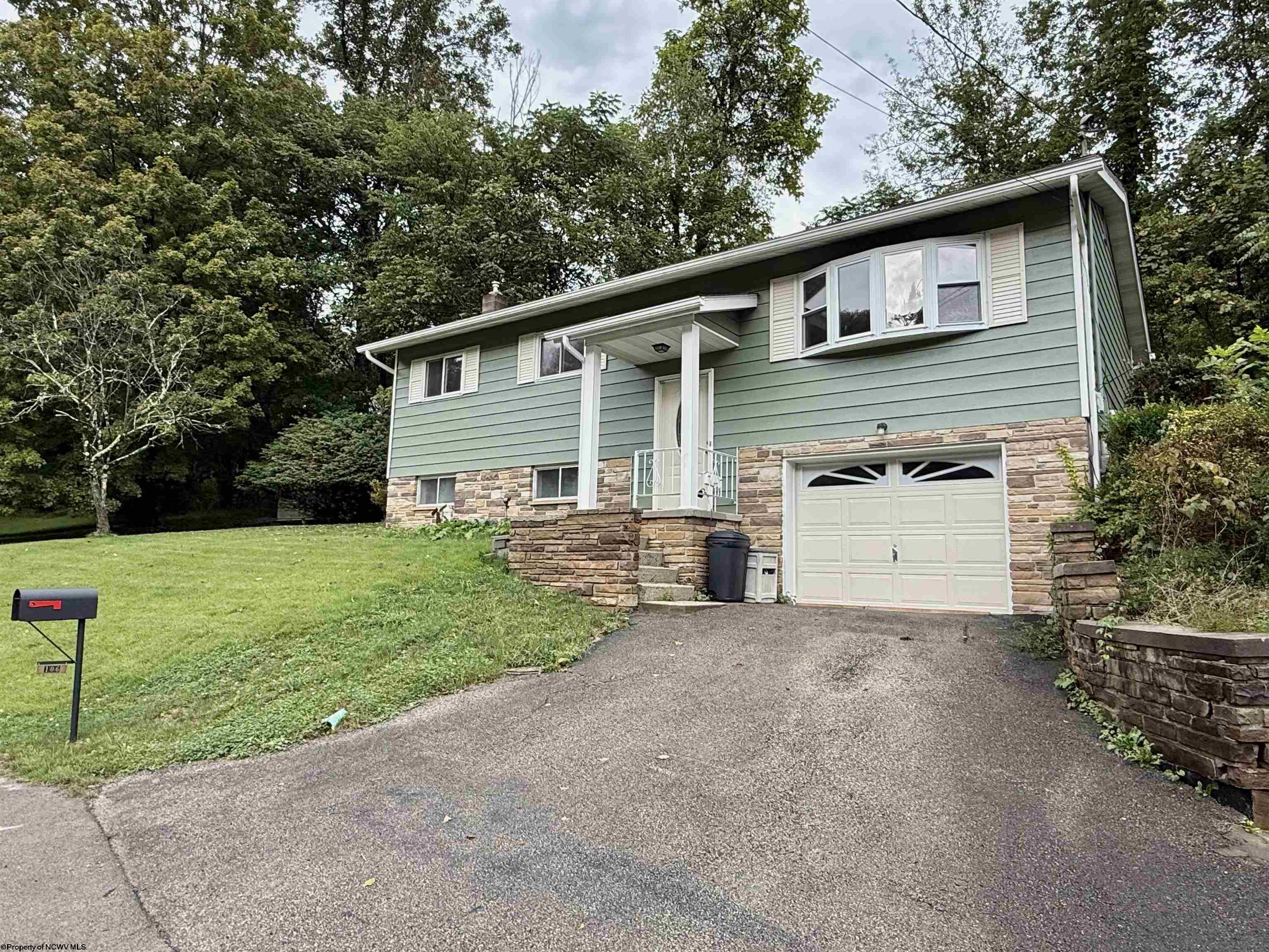 106 Elizabeth Circle — photo
