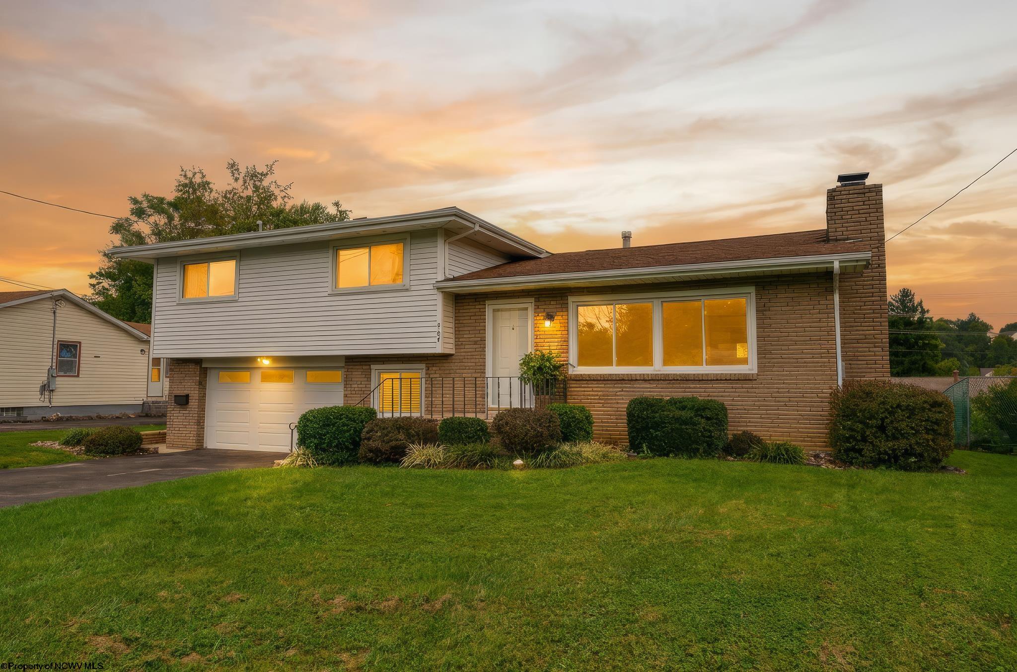 467 Hillview Drive — photo