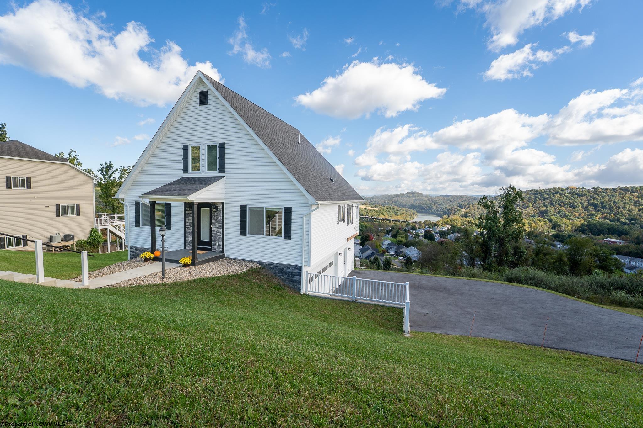 1005 Anthony Drive — photo