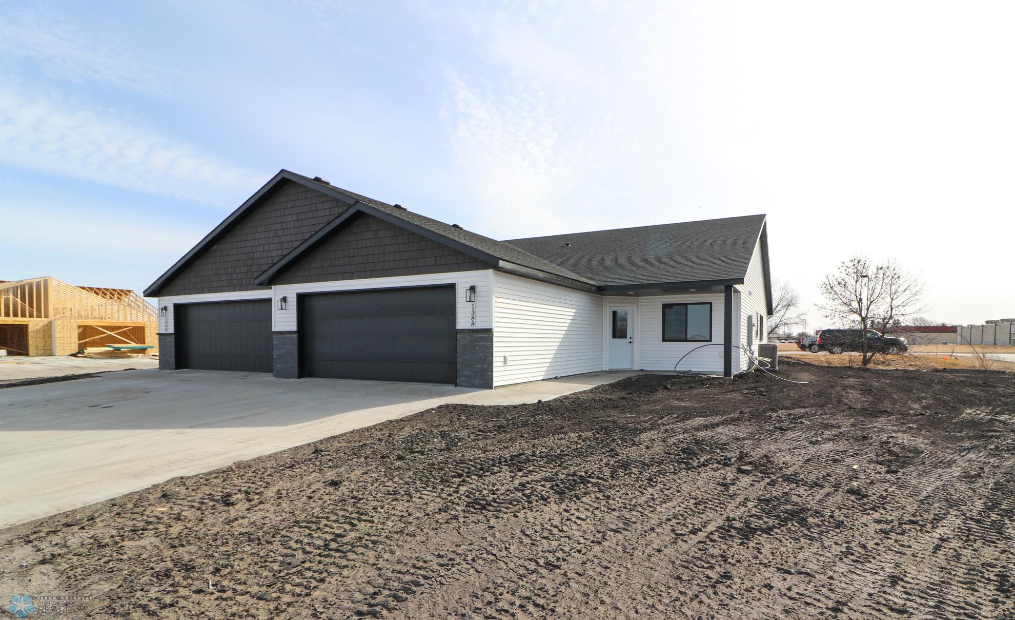 1404 Prairie Lane — photo