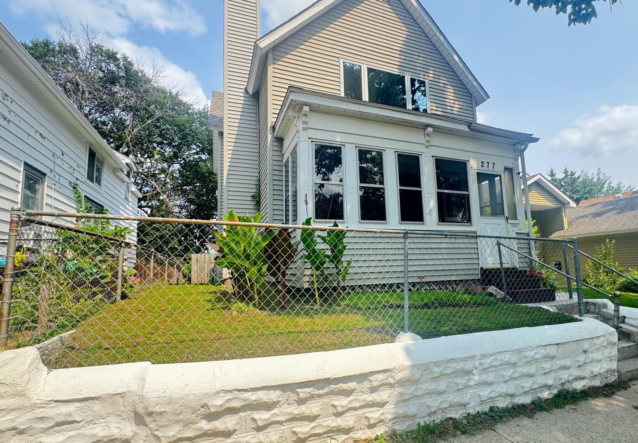 277 E Morton Street E — photo
