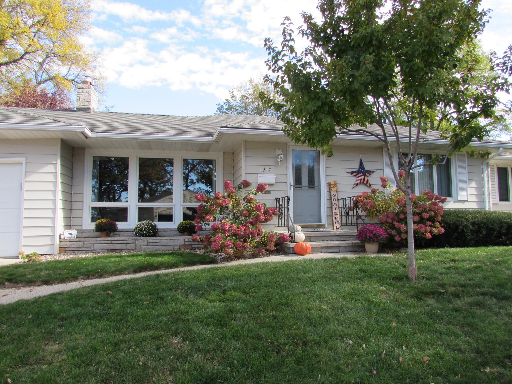 1317 Beach Place — photo
